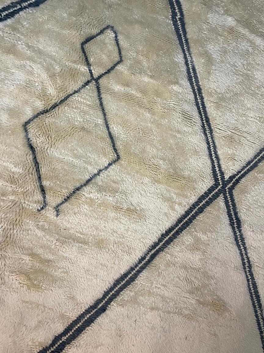 XXI secolo e contemporaneo Tappeto moderno marocchino di metà secolo in avorio e blu verde acqua di Silk Road Rug Inc in vendita