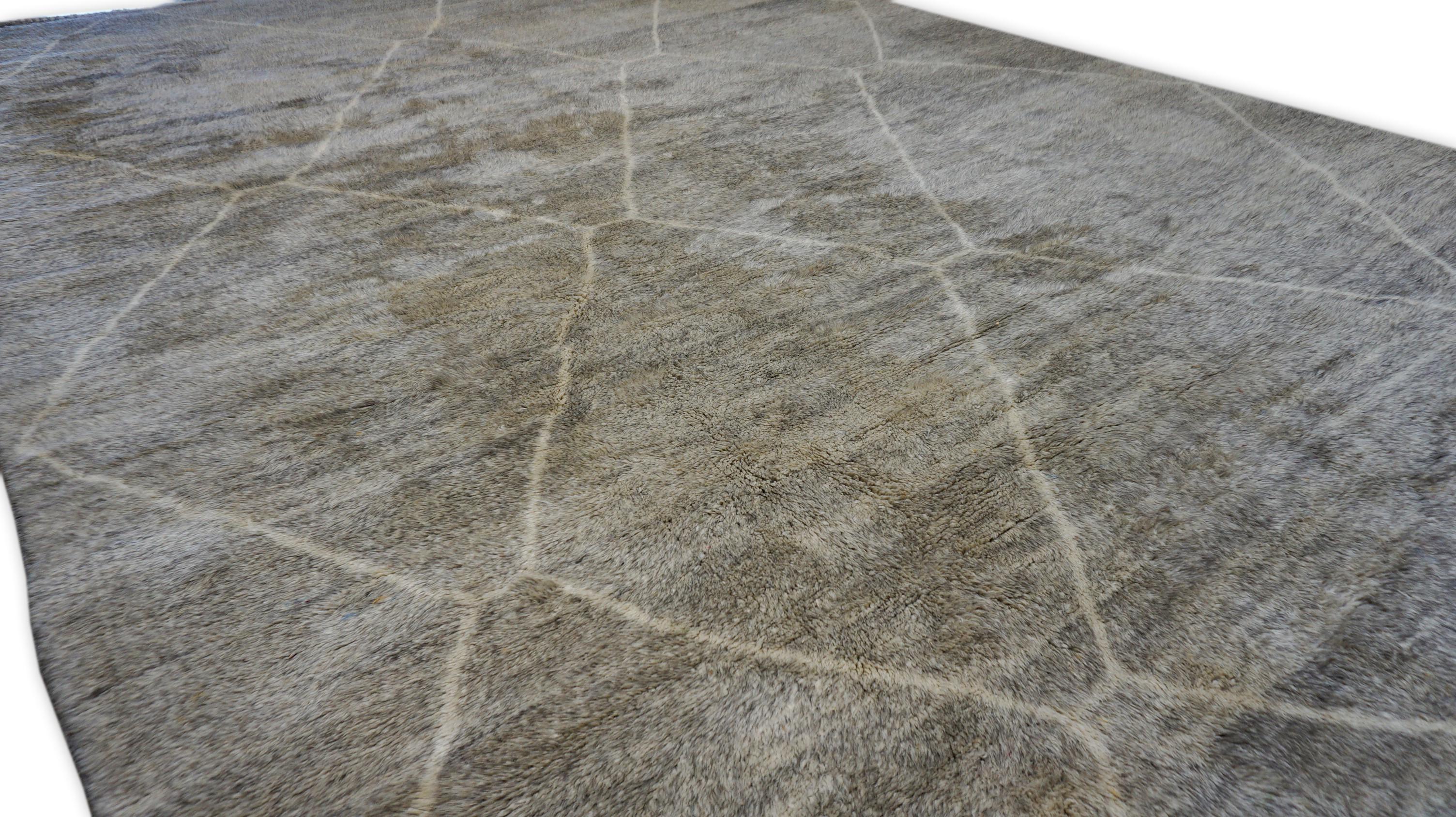 Annodato a mano Tappeto moderno in lana a reticolo diamantato Moroccan Mink 10'6''x15' in vendita