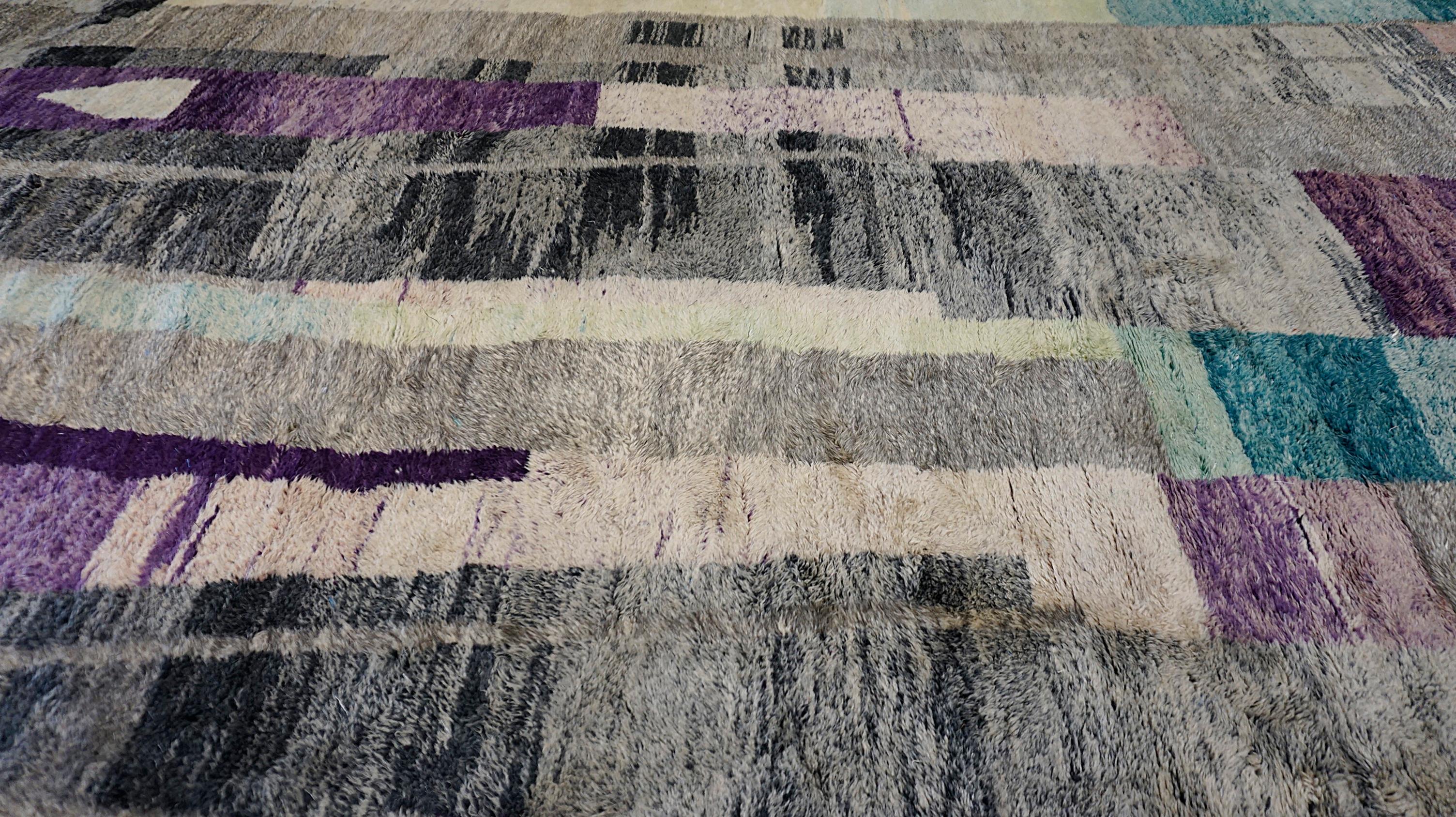 Annodato a mano Tappeto moderno marocchino in lana viola, blu e grigio 10'x14'4'' in vendita