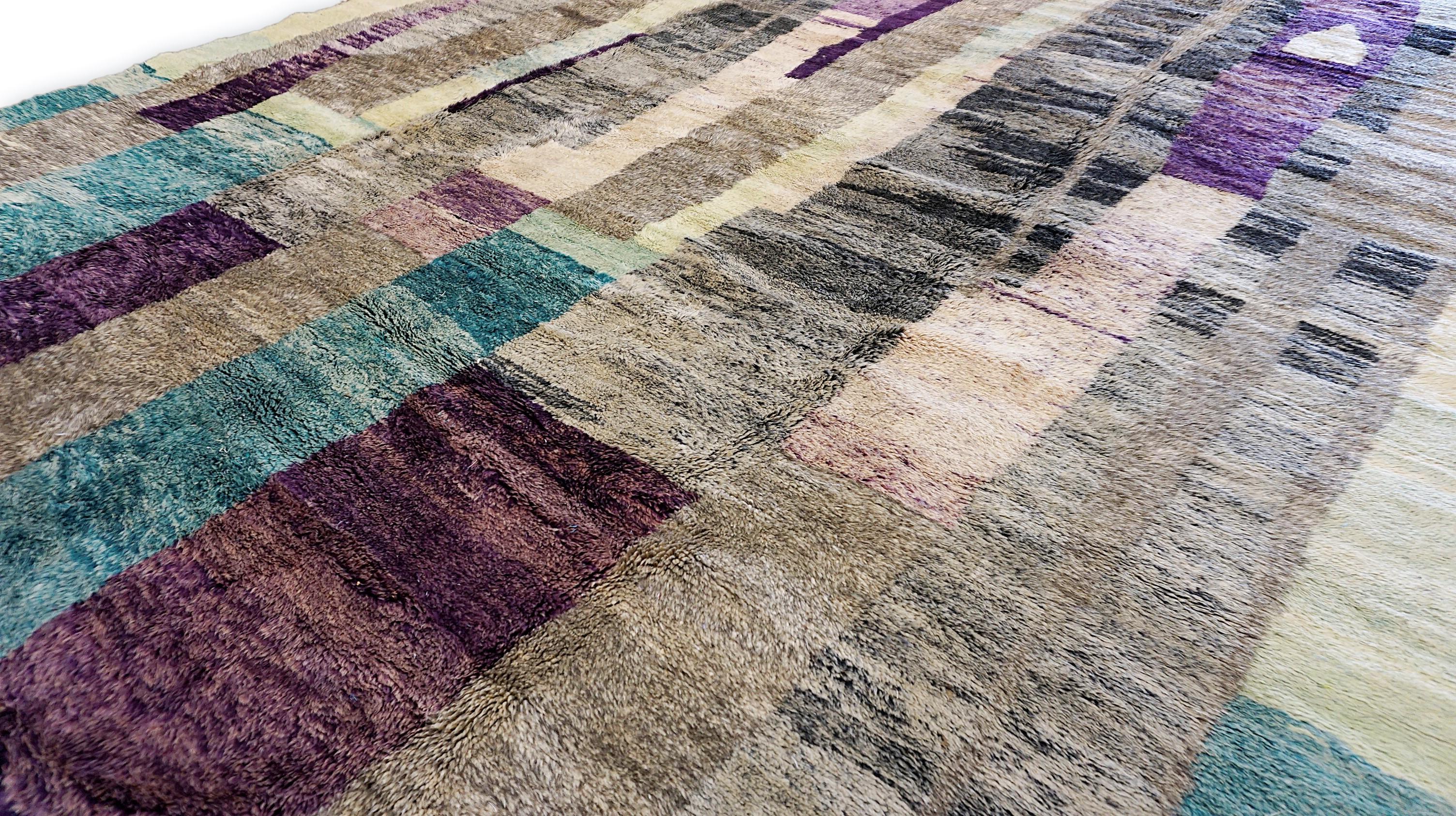 XXI secolo e contemporaneo Tappeto moderno marocchino in lana viola, blu e grigio 10'x14'4'' in vendita