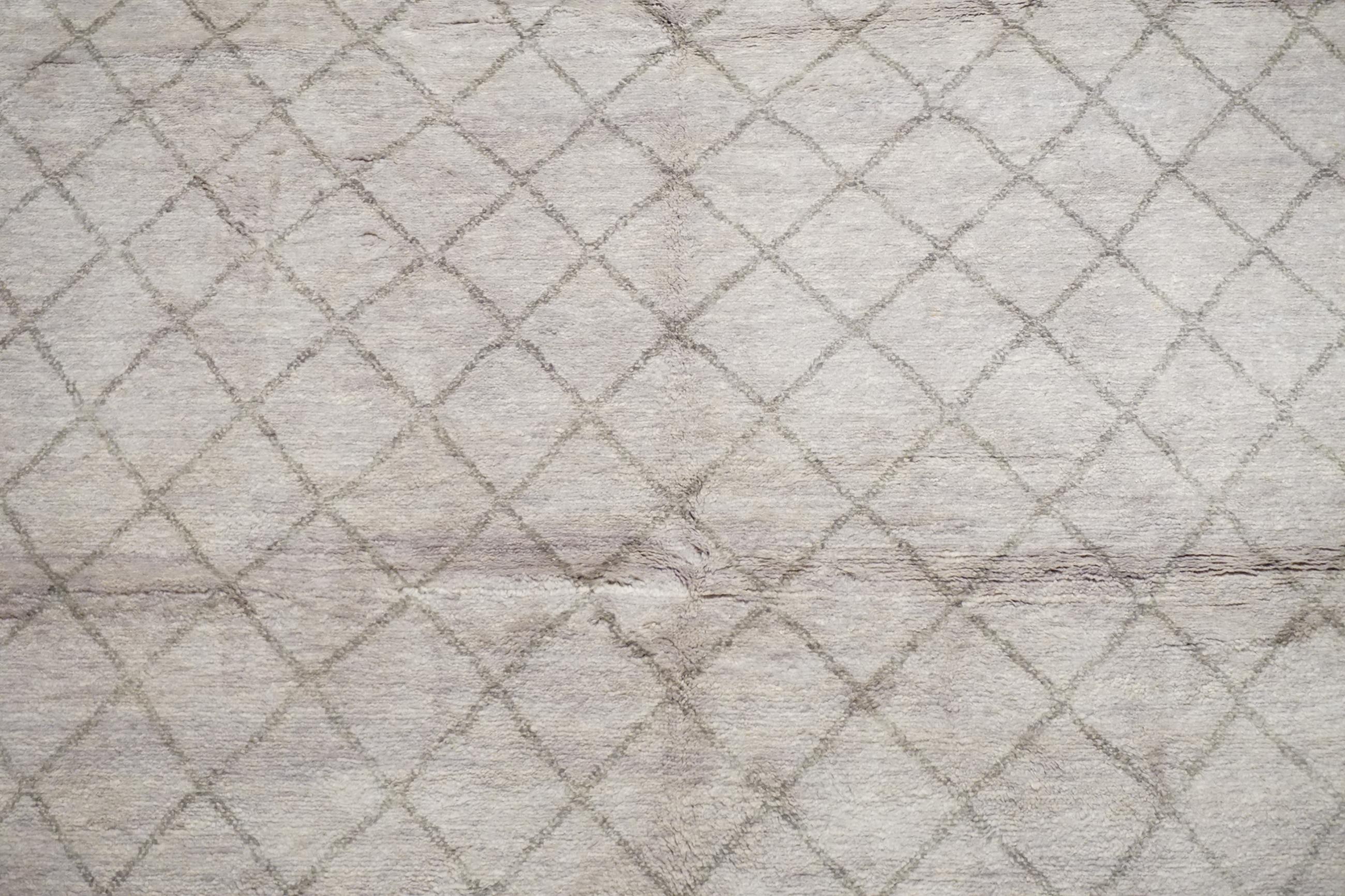 Modern diamond design Moroccan rug,

circa 2015.

Measures: 8' 1