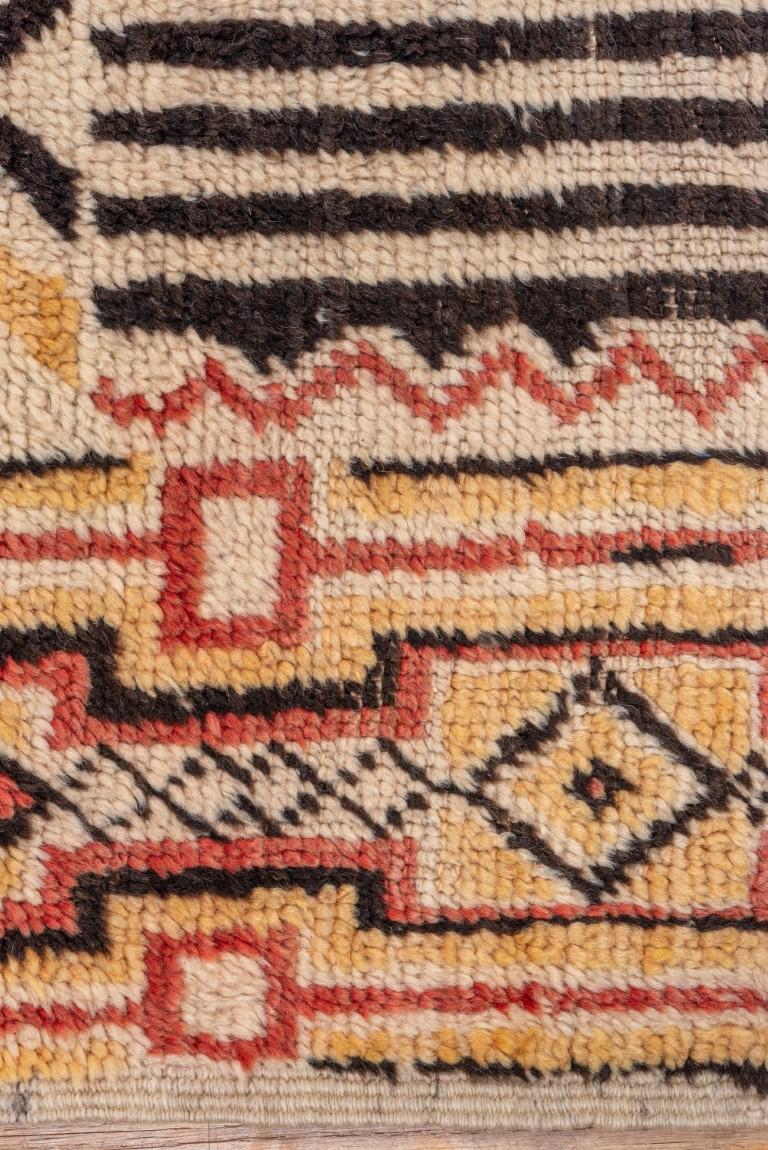 Moderner marokkanischer Teppich im Zustand „Gut“ im Angebot in New York, NY