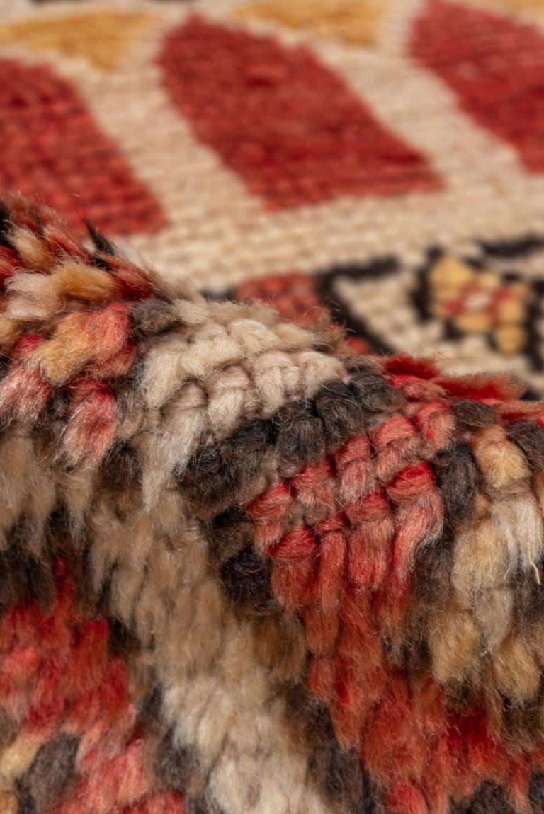 Moderner marokkanischer Teppich (Wolle) im Angebot