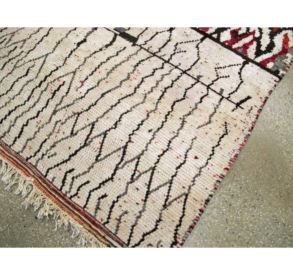Moderner moderner marokkanischer Teppich (Wolle) im Angebot