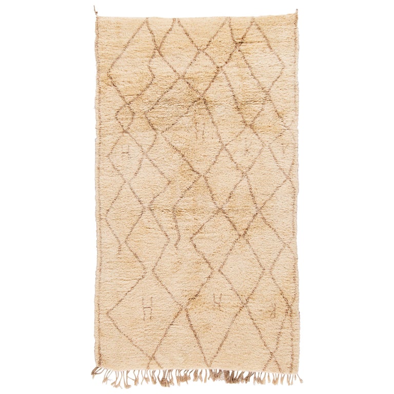 Tapis Moderne Marocain Poils Longs En Laine Beige Fait La Main En tapis-moderne-marocain-poils-longs-en-laine-beige-fait-la-main-en