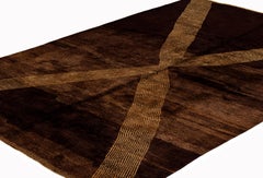 Tapis marocain moderne en brun doré avec un design géométrique minimal