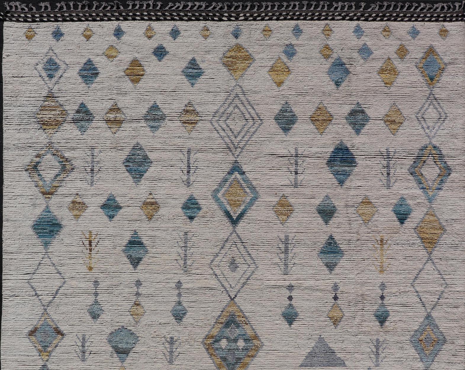 Modern Moroccan Rug in Wool with Sub-Geometric Tribal Diamond Design On Ivory  4