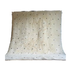 Tapis marocain moderne en laine naturelle par un designer français