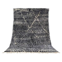 Moderner marokkanischer Teppich aus natürlicher Wolle von einem französischen Designer