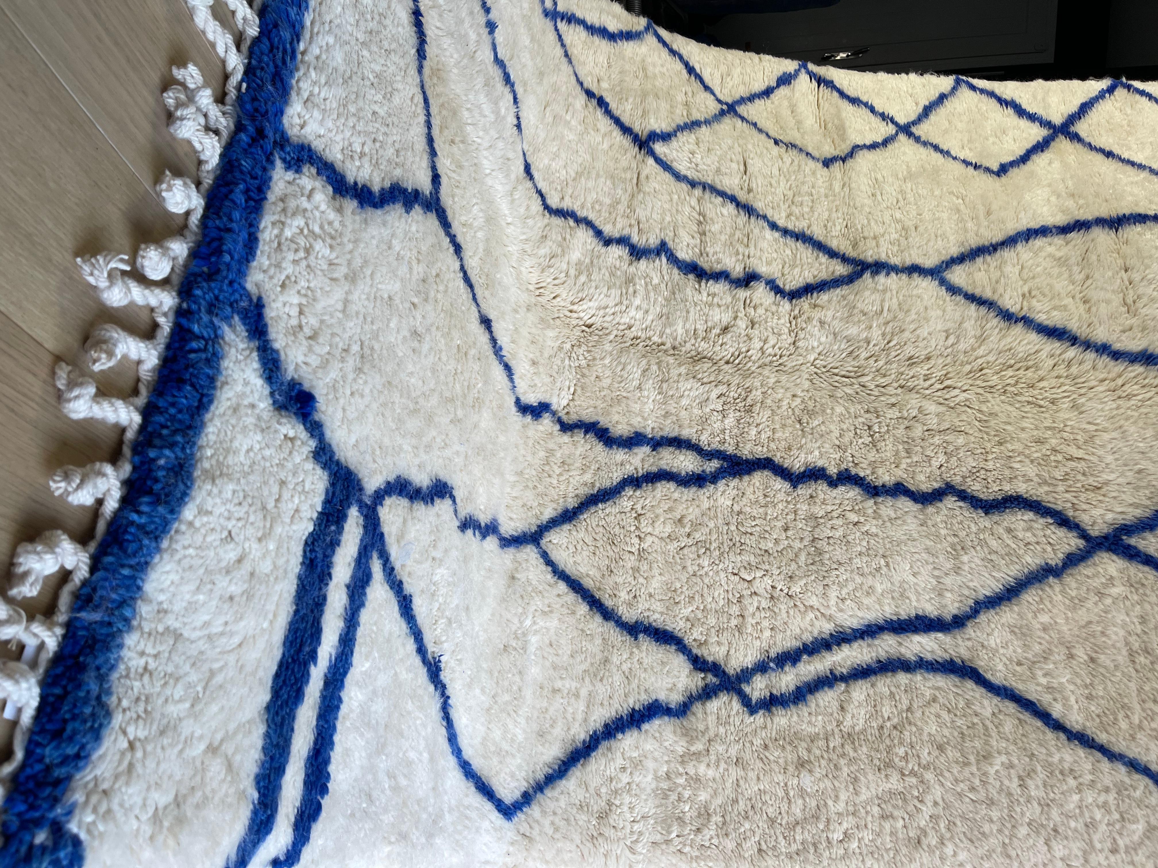 Modern Moroccan Rug Natural Wool by French Designer SD In New Condition For Sale In LANGUEUX, FR