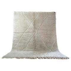 Moderner marokkanischer Teppich aus natürlicher Wolle