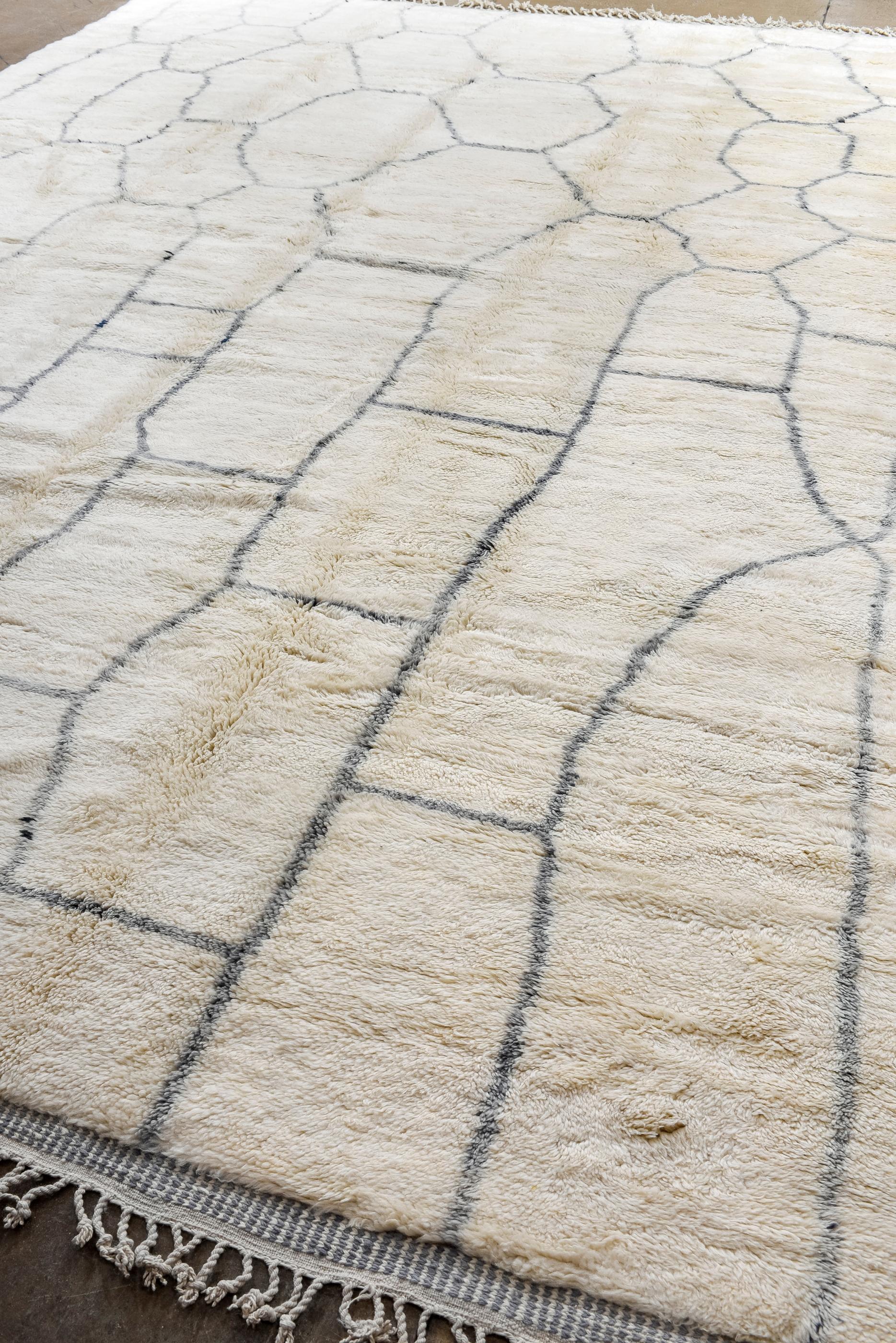 Hand-Knotted Modern Moroccan Rug with Irregular Lattice Design For Sale