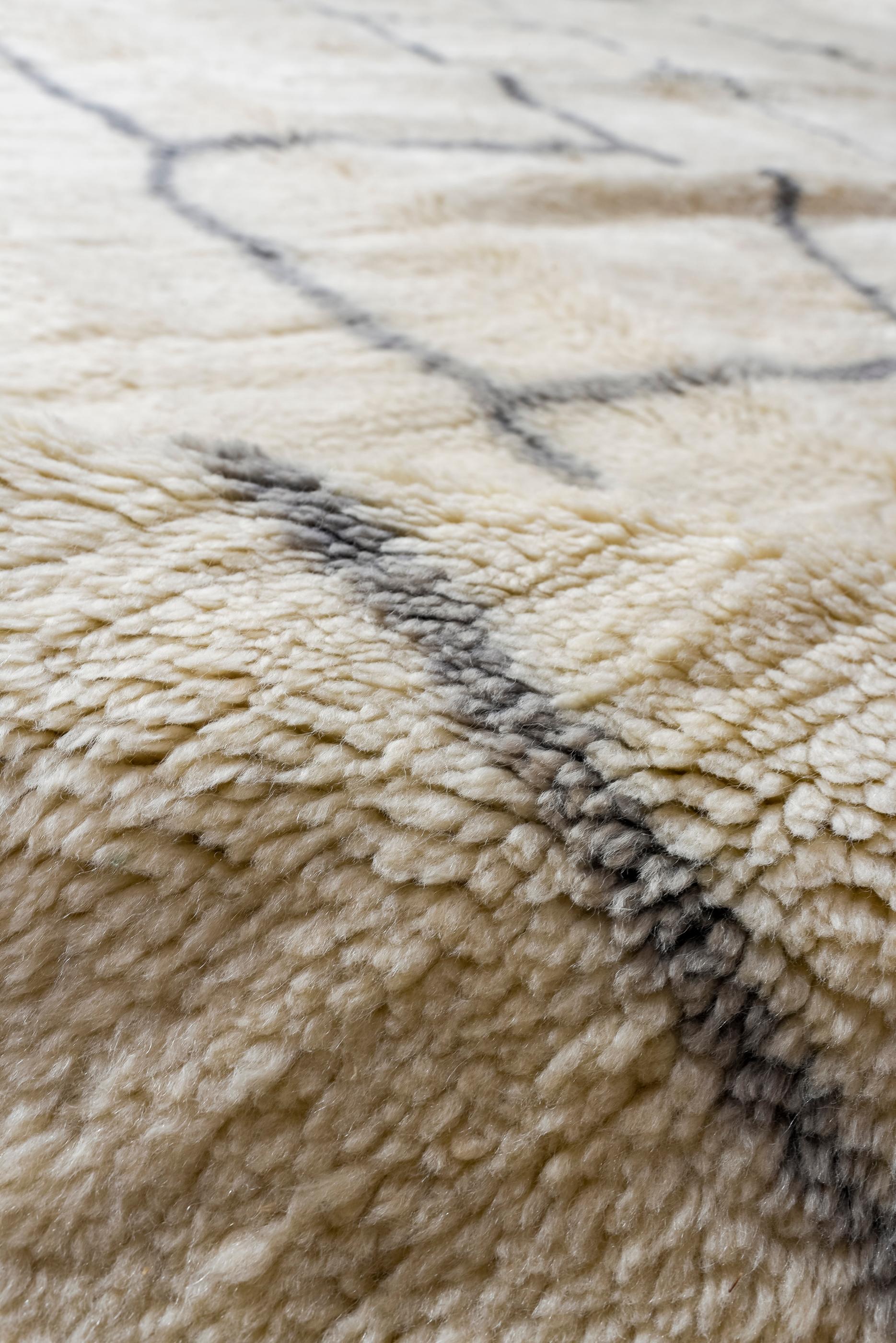 Modern Moroccan Rug with Irregular Lattice Design For Sale 1