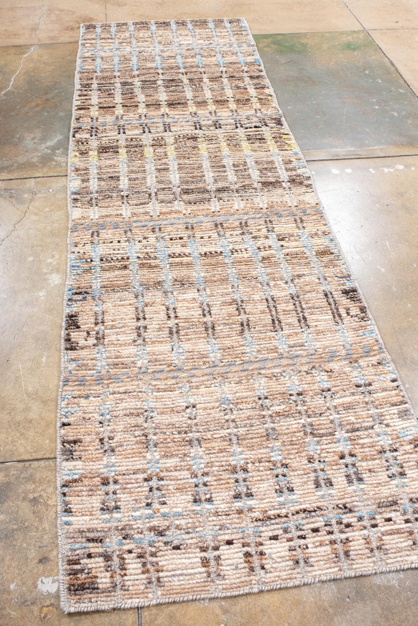 Modern Moroccan Runner with Brown Field and Colorful Accents Anudado a mano en venta