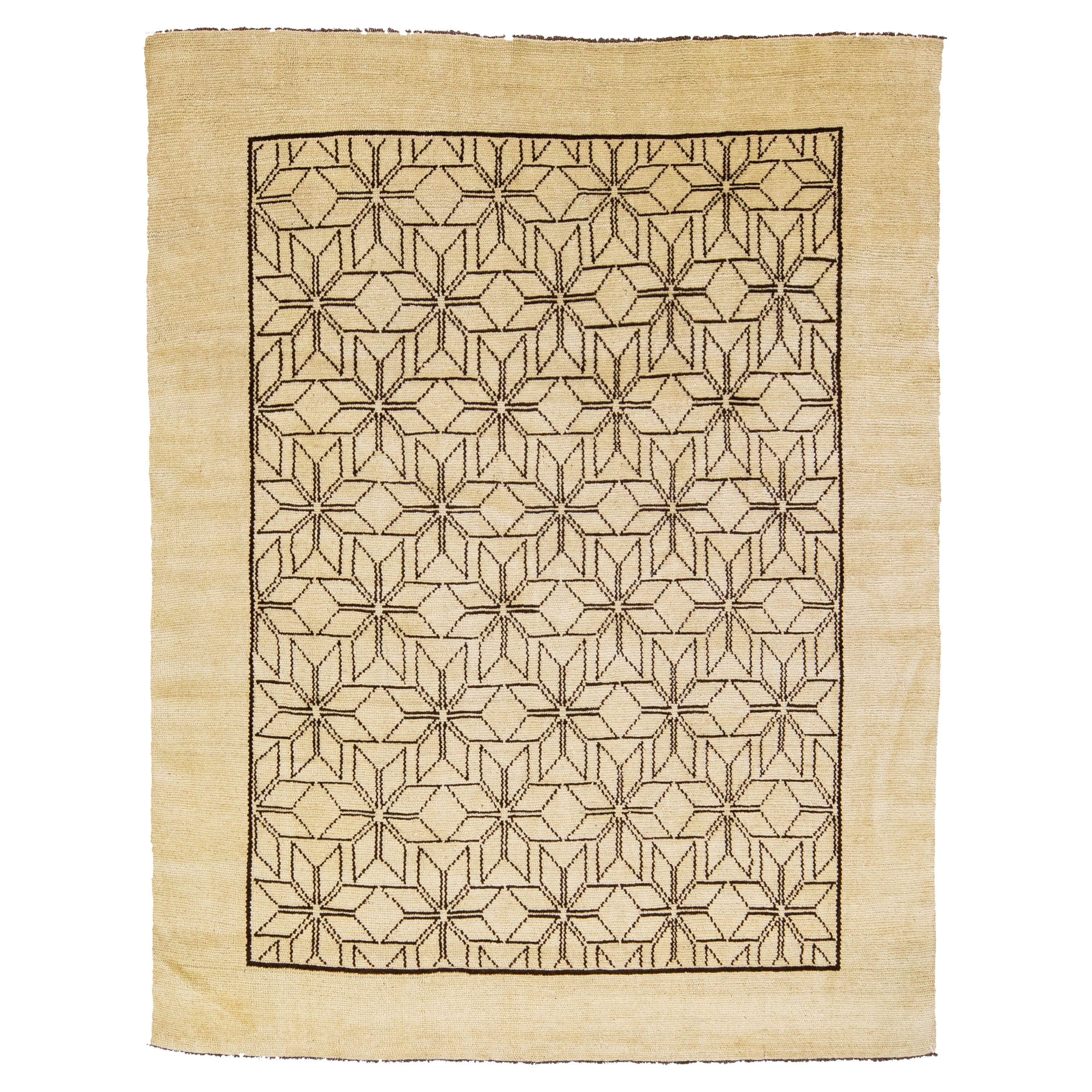 Tapis moderne en laine de style marocain beige à motifs géométriques fait à la main par Apadana