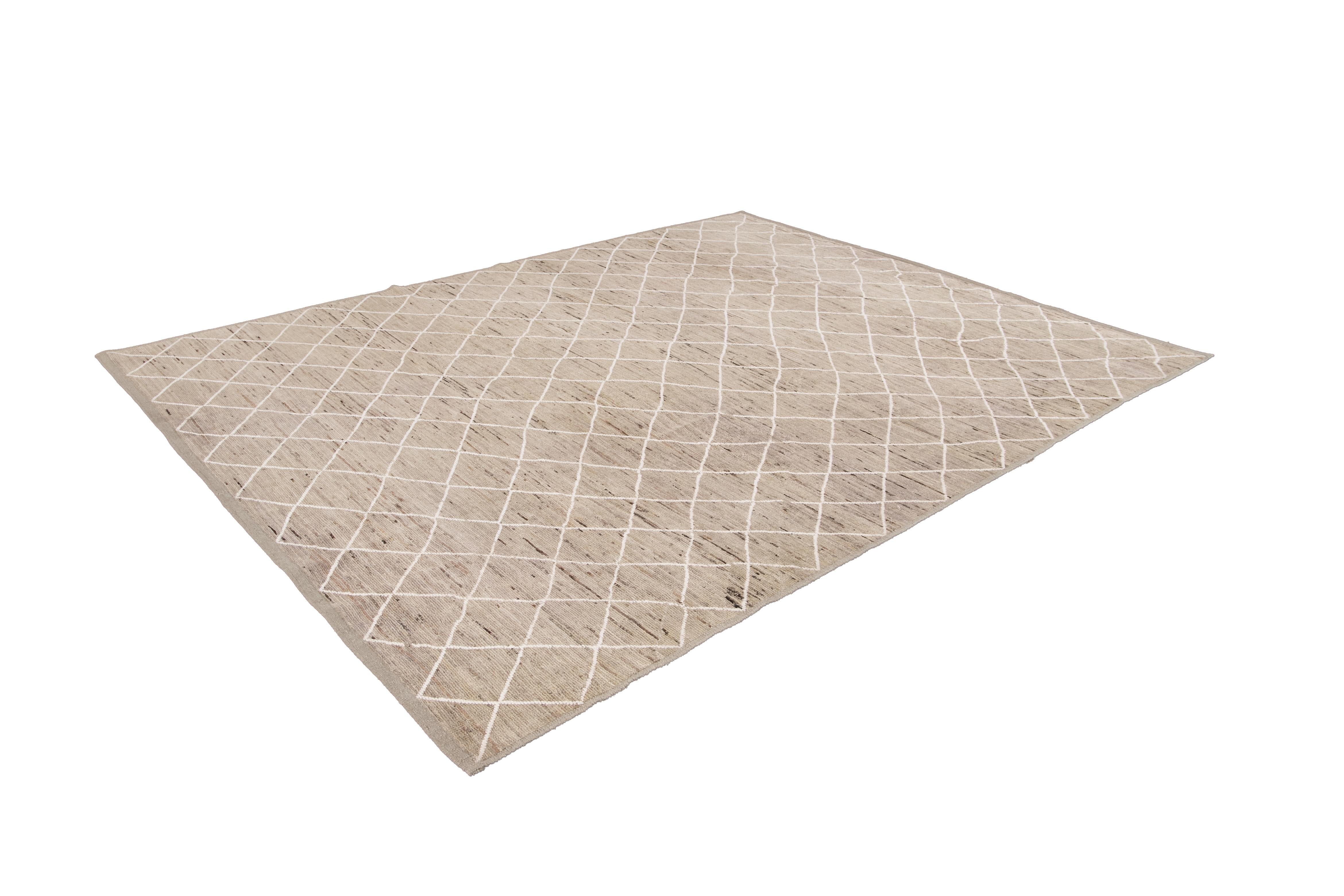 XXIe siècle et contemporain Tapis moderne en laine tribale beige de style marocain en vente