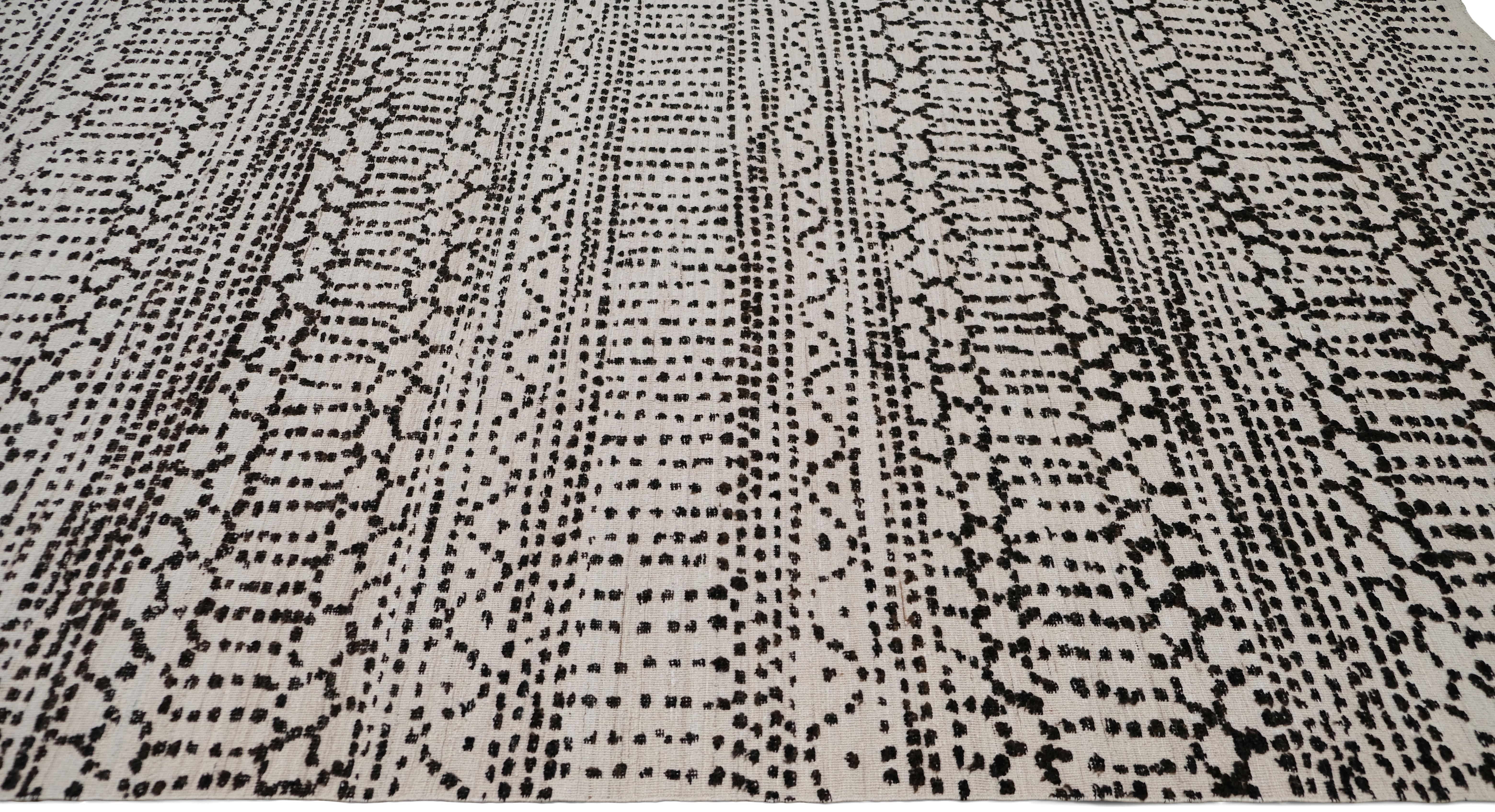 Afghano Tappeto moderno in lana nera e avorio in stile marocchino 9'x12' in vendita
