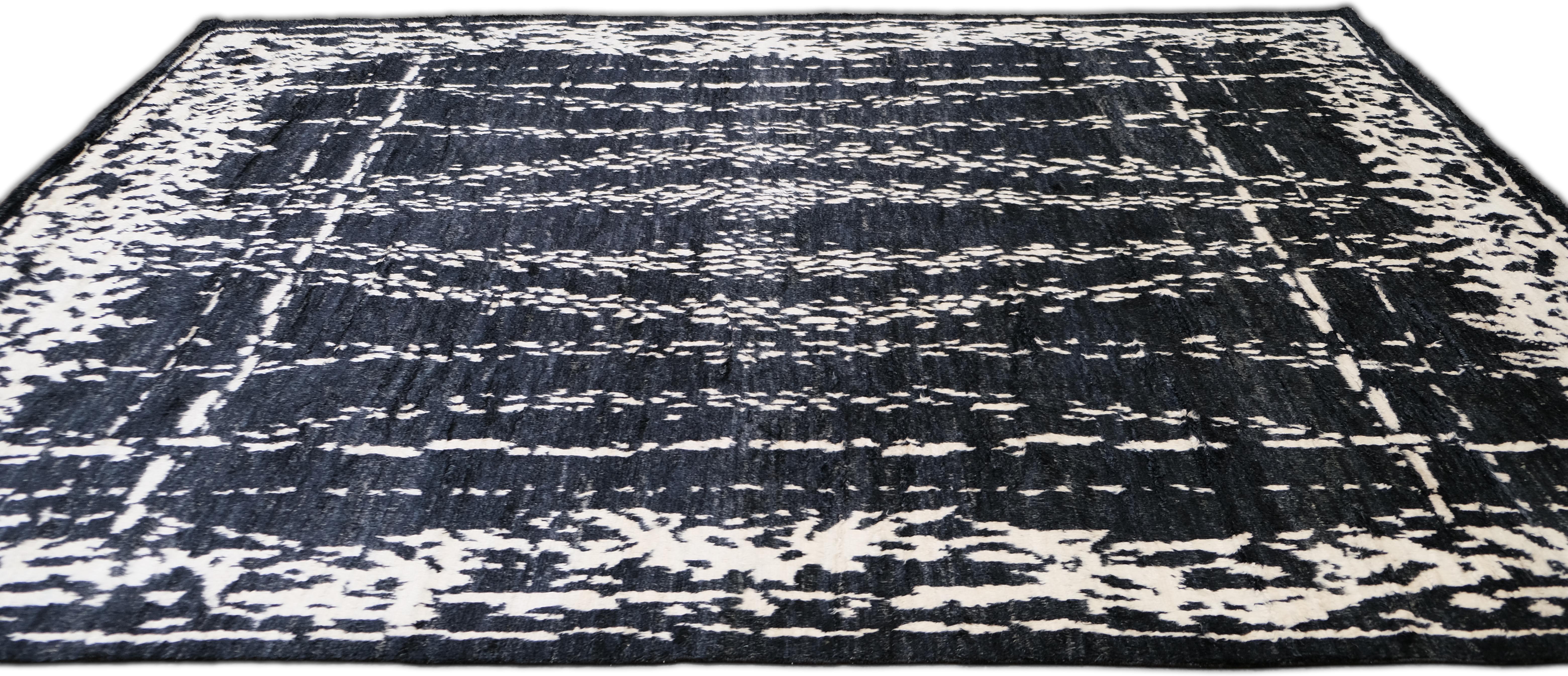 Pakistani Modern Moroccan Style Black and White Geometric Wool Rug 8'7''x12'4'' For Sale