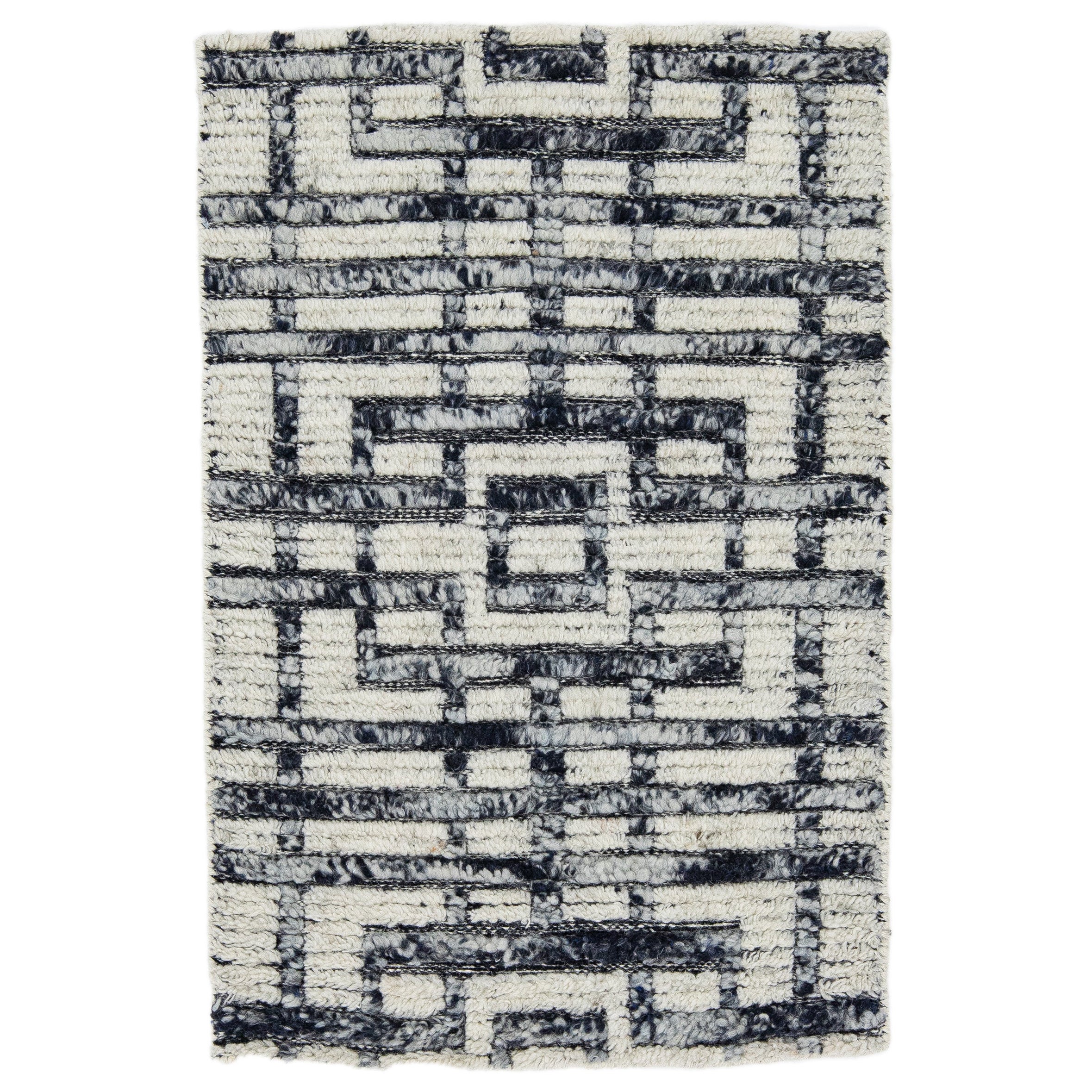 Tapis en laine moderne de style marocain noir et ivoire fait à la main et personnalisé