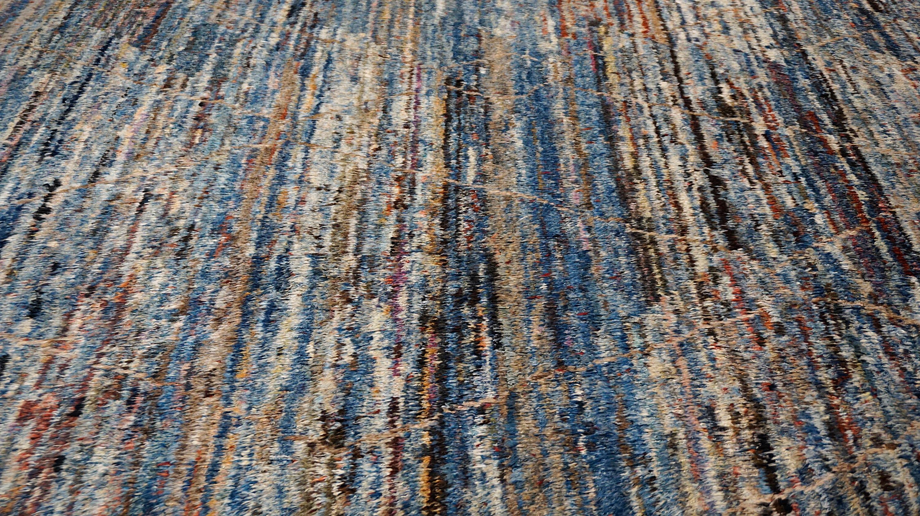 Laine Tapis en laine moderne de style marocain bleu avec des tons multicolores 9'5''x12'3'' en vente