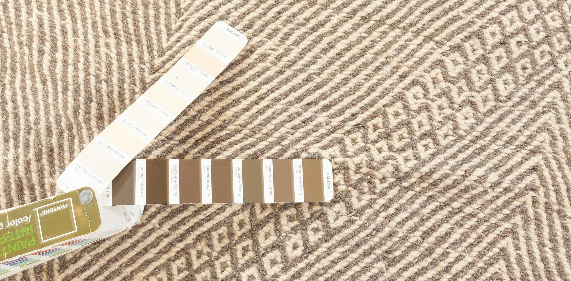 Tappeto in lana a trama piatta in stile marocchino moderno di Doris Leslie Blau.
Dimensioni: 16'0