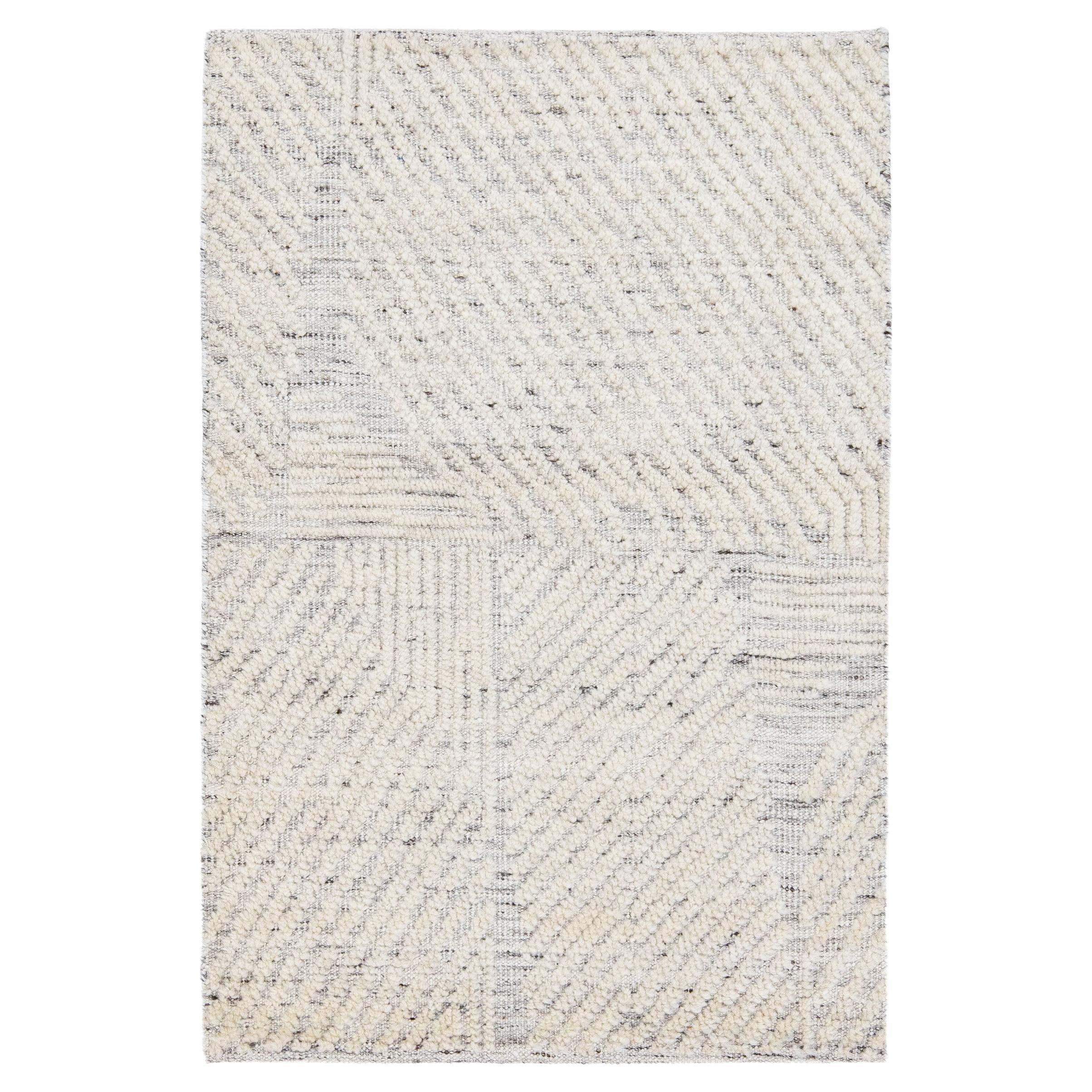Alfombra moderna de lana beige hecha a mano a medida de estilo marroquí
