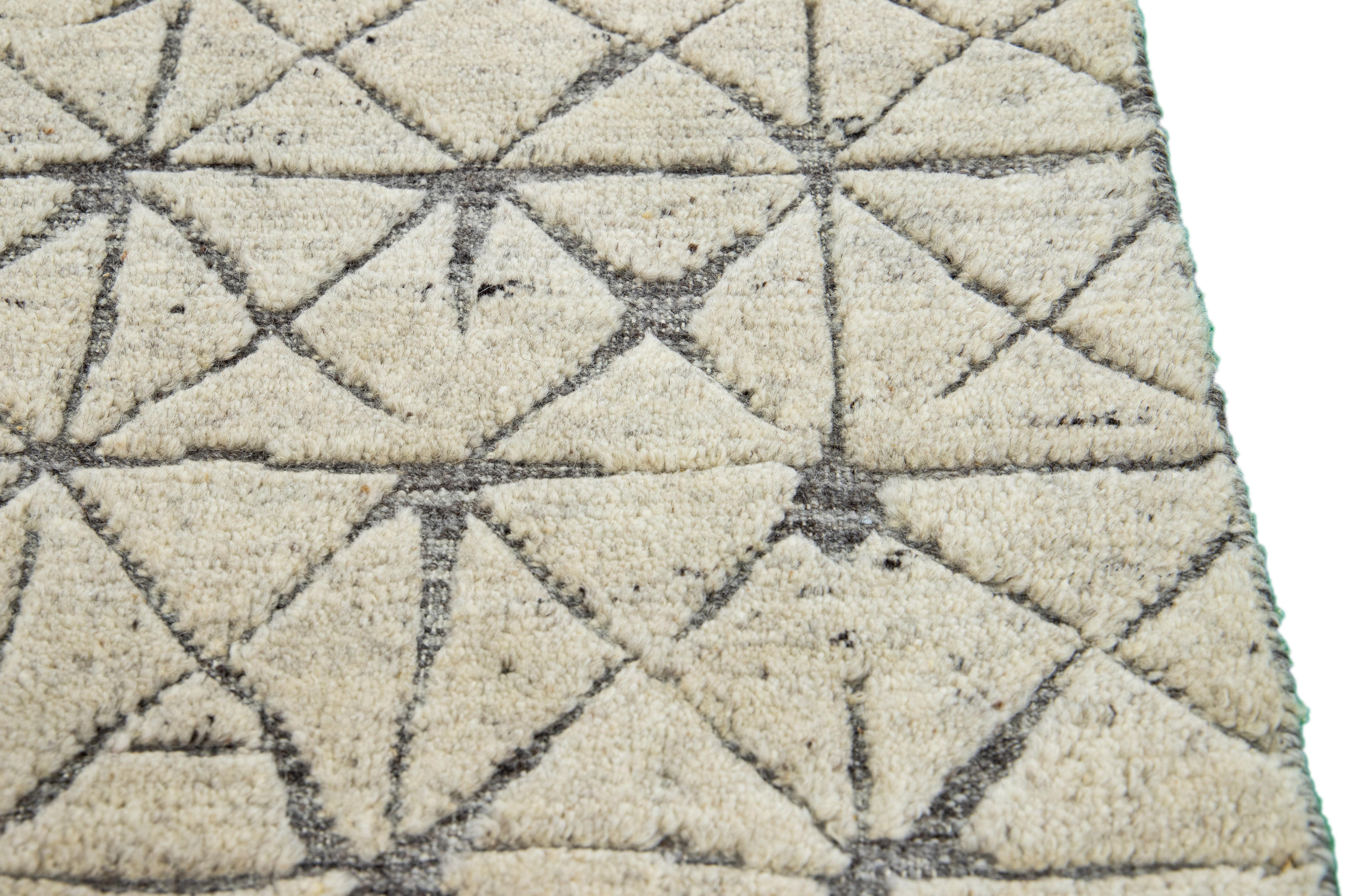 Organic Modern Modern Moroccan Style Handmade Beige/Gray Custom Wool Rug For Sale