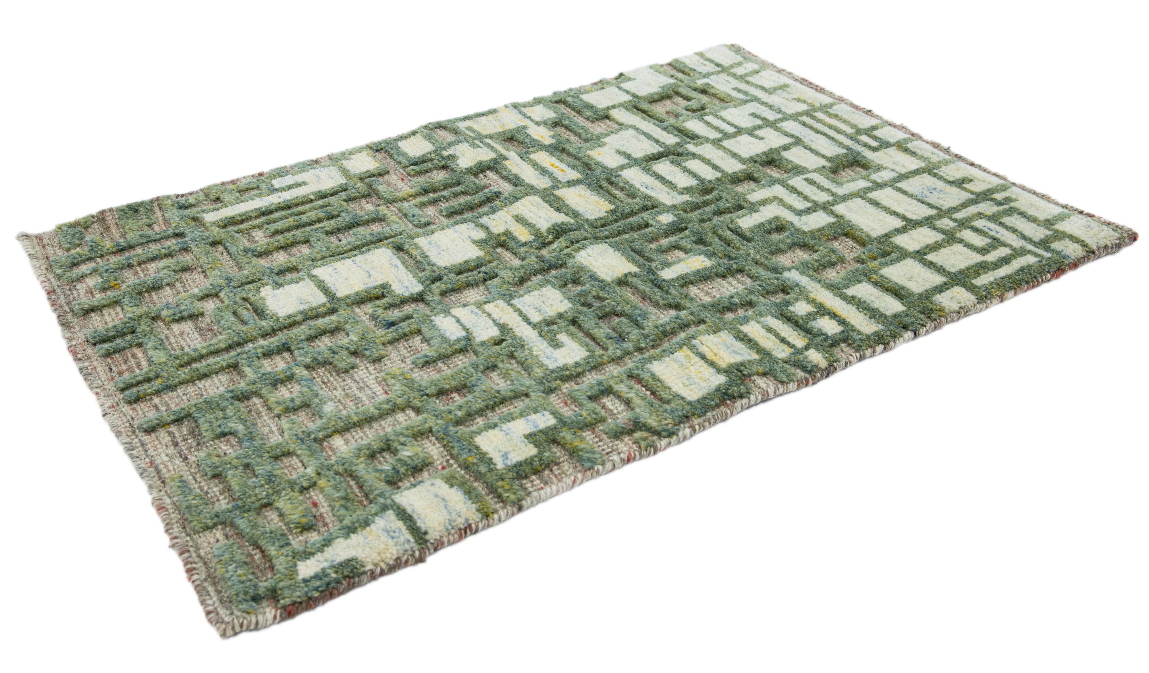 Indien Tapis en laine beige/jaune moderne de style marocain fait à la main et personnalisé en vente
