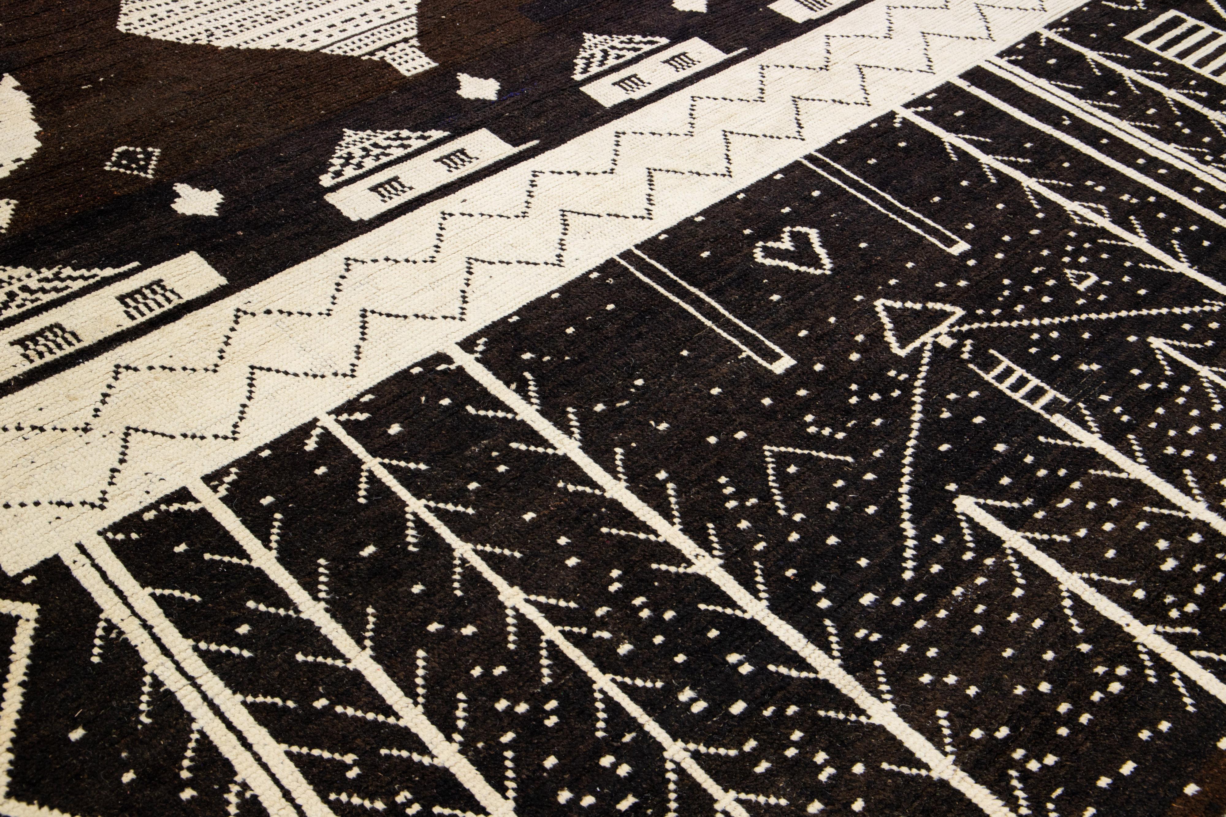 Tapis en laine moderne de style marocain à motif bohème fait à la main en vente 2
