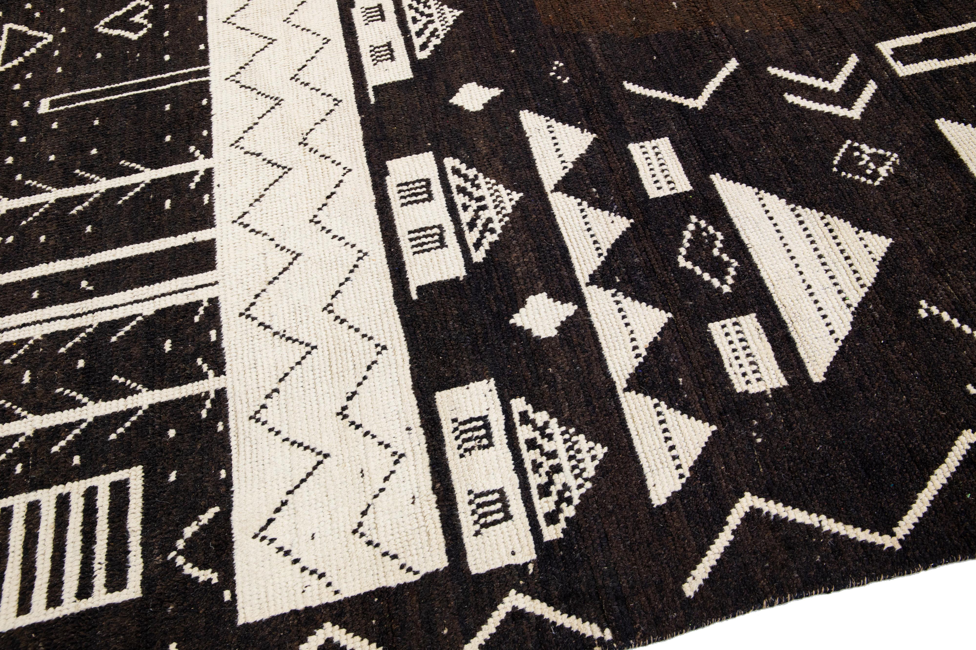 Laine Tapis en laine moderne de style marocain à motif bohème fait à la main en vente