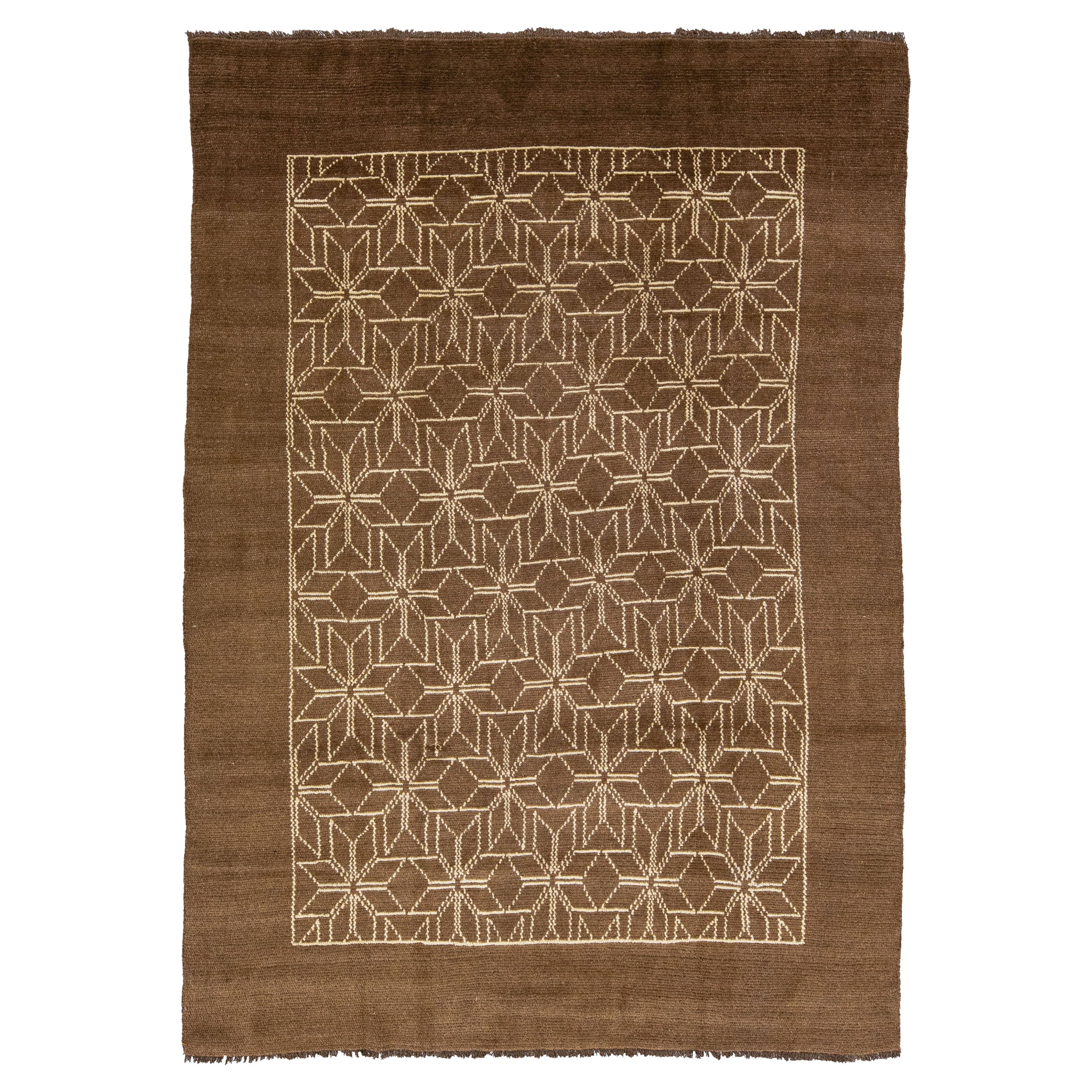 Tapis en laine marron de style marocain moderne fait à la main par Apadana