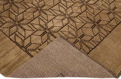 Tapis en laine marron de style marocain moderne et géométrique fait à la main par Apadana