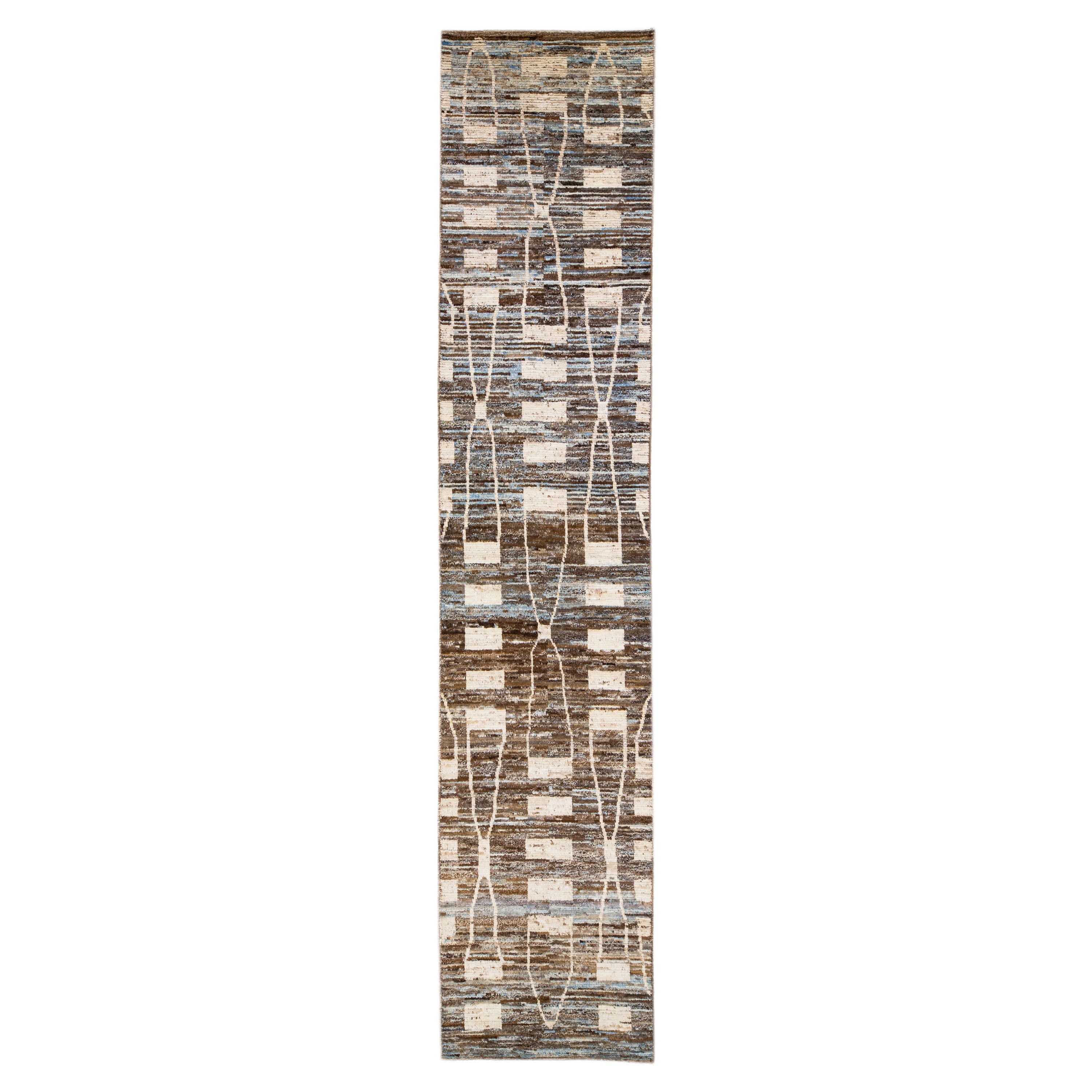 Runner in lana geometrico marrone fatto a mano in stile marocchino moderno