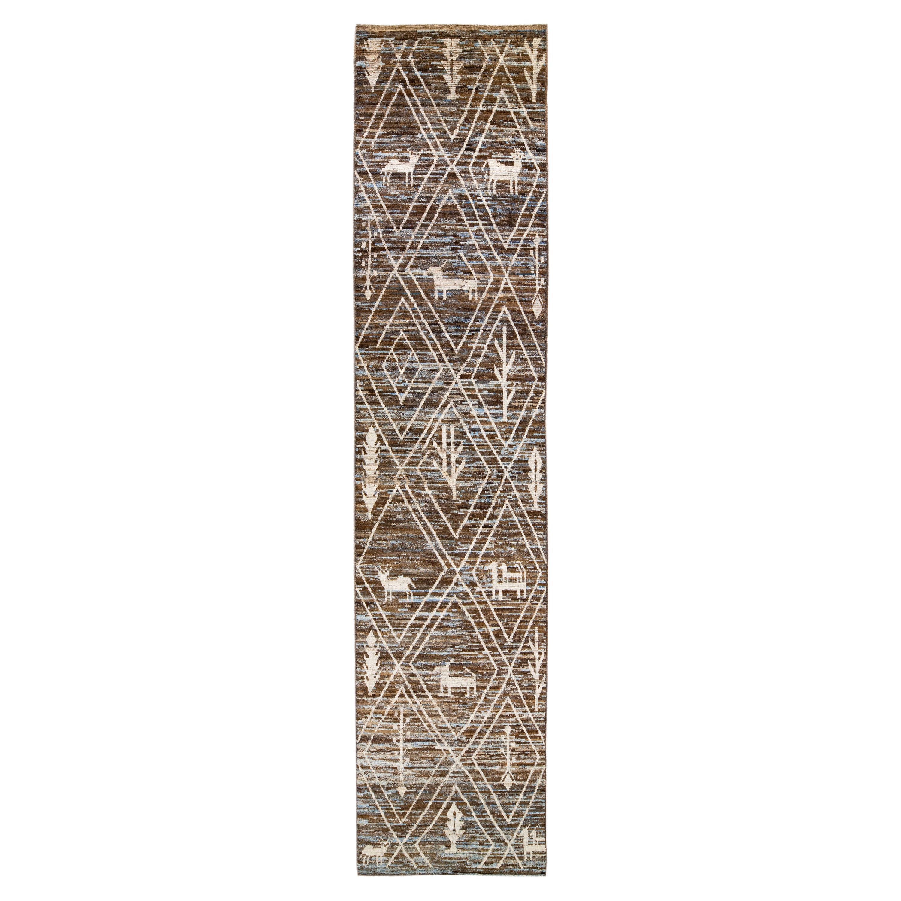 Runner in lana marrone fatto a mano in stile marocchino moderno con motivo tribale