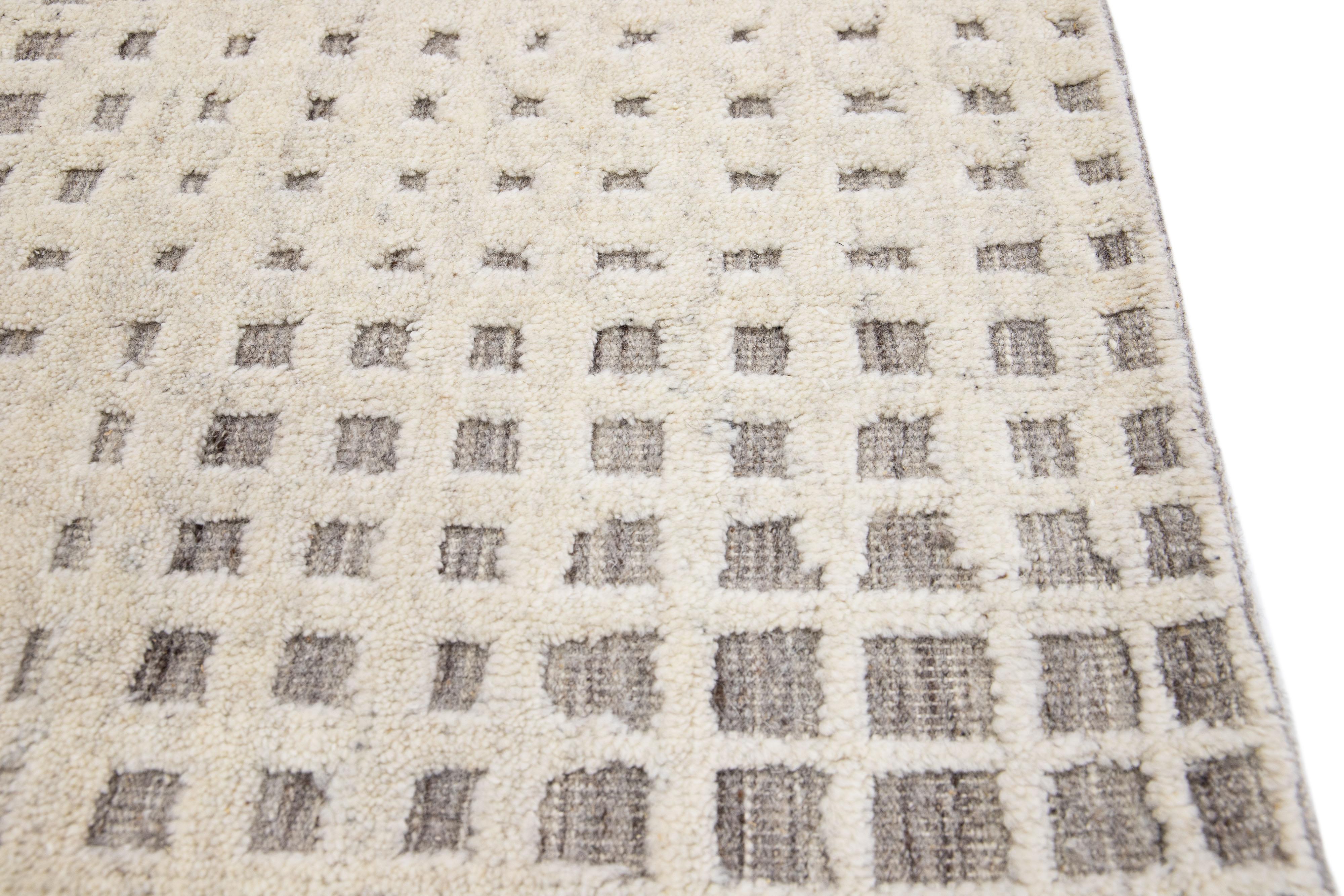 Indian Modern Moroccan Style Handmade Custom Beige Wool Rug For Sale