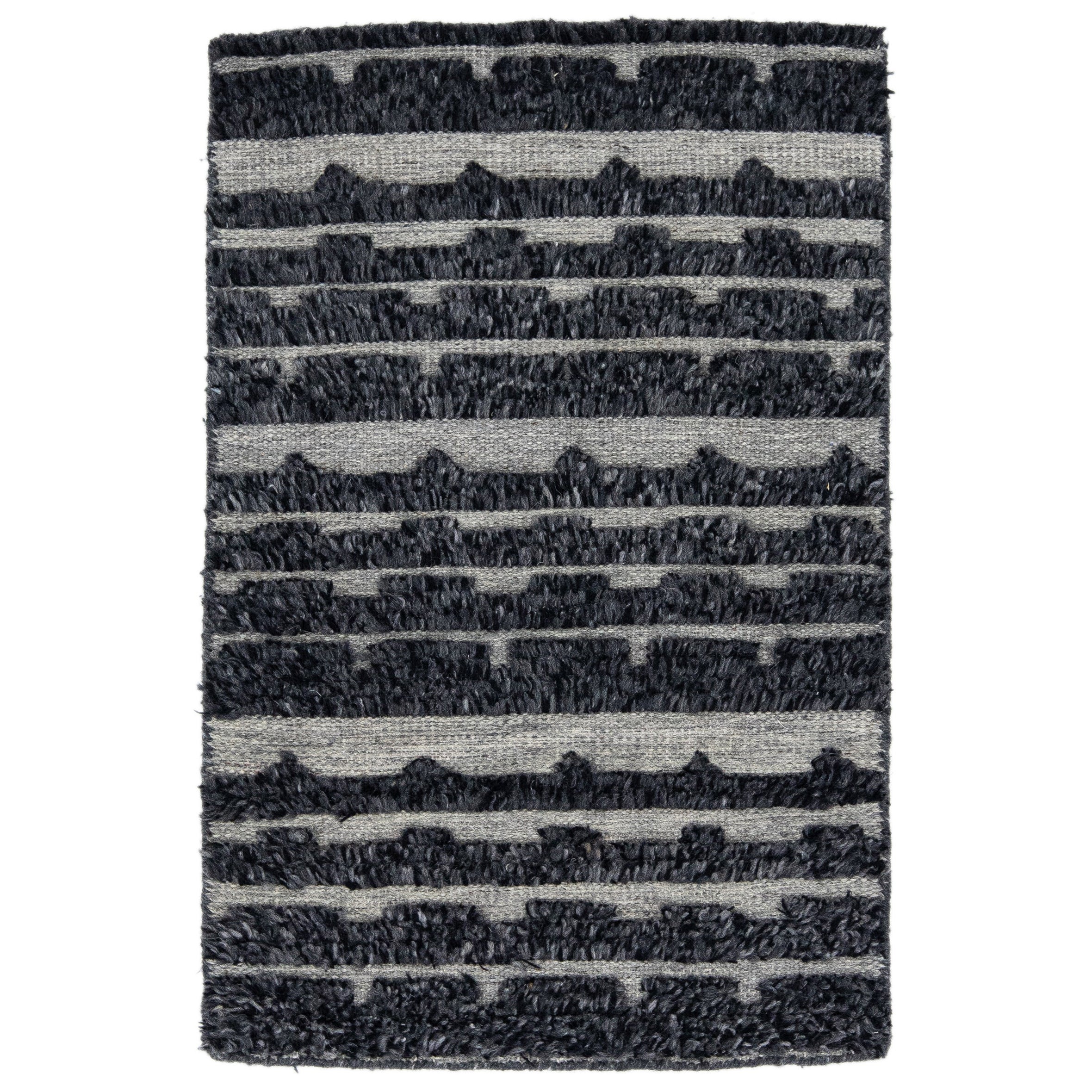 Tapis en laine noire moderne de style marocain fait à la main et personnalisé