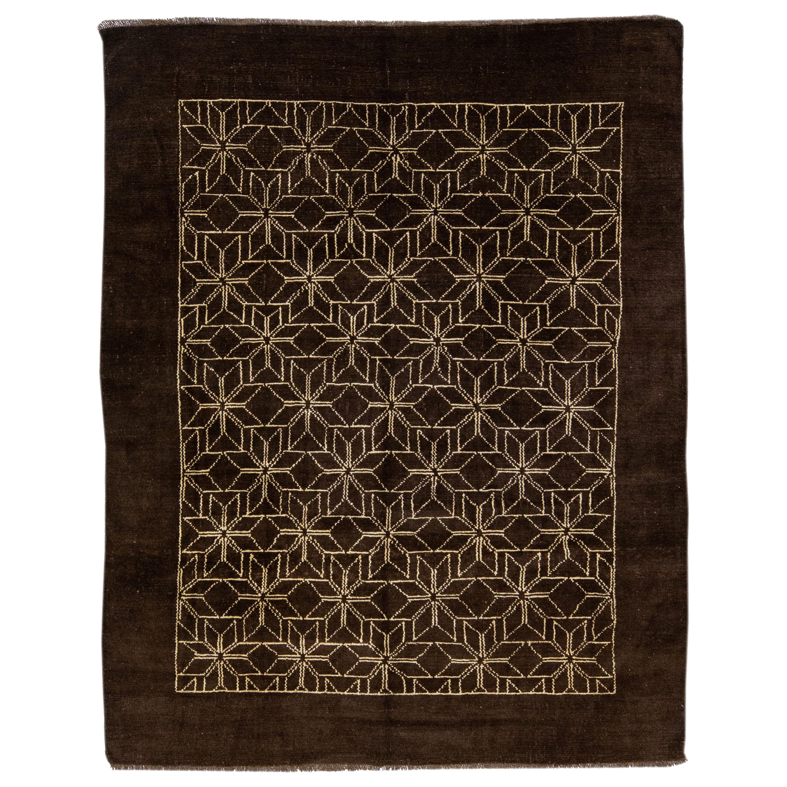 Tapis en laine marron foncé de style marocain moderne et géométrique fait à la main par Apadana