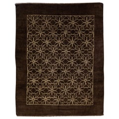 Tapis en laine marron foncé de style marocain moderne et géométrique fait à la main par Apadana