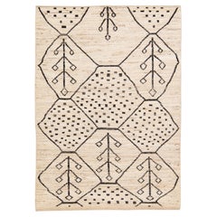 Moderner moderner handgefertigter Boho-Wollteppich im marokkanischen Stil mit geometrischem Motiv in Beige