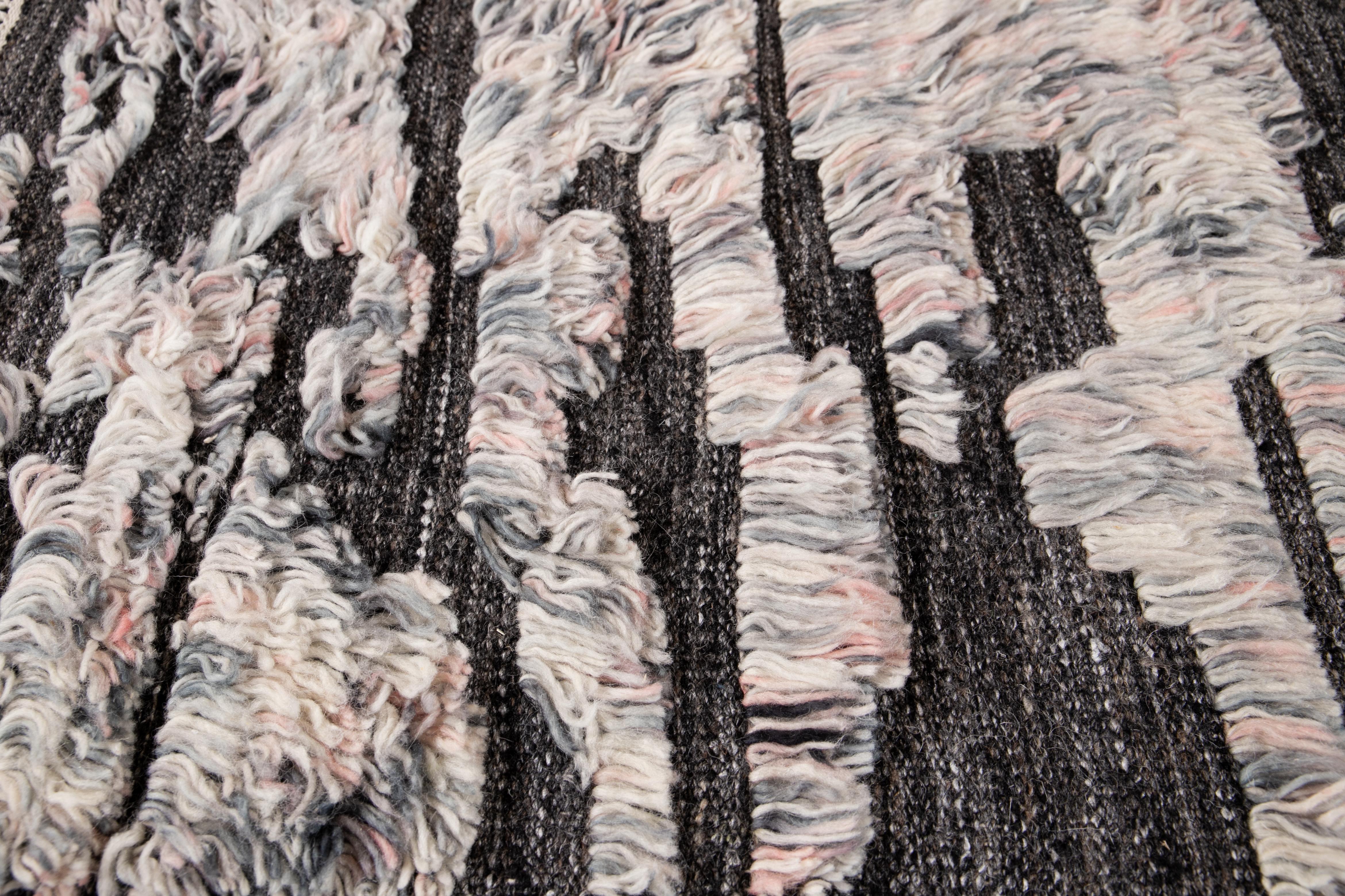 Moderne Tapis en laine moderne de style marocain gris et beige fait à la main en vente