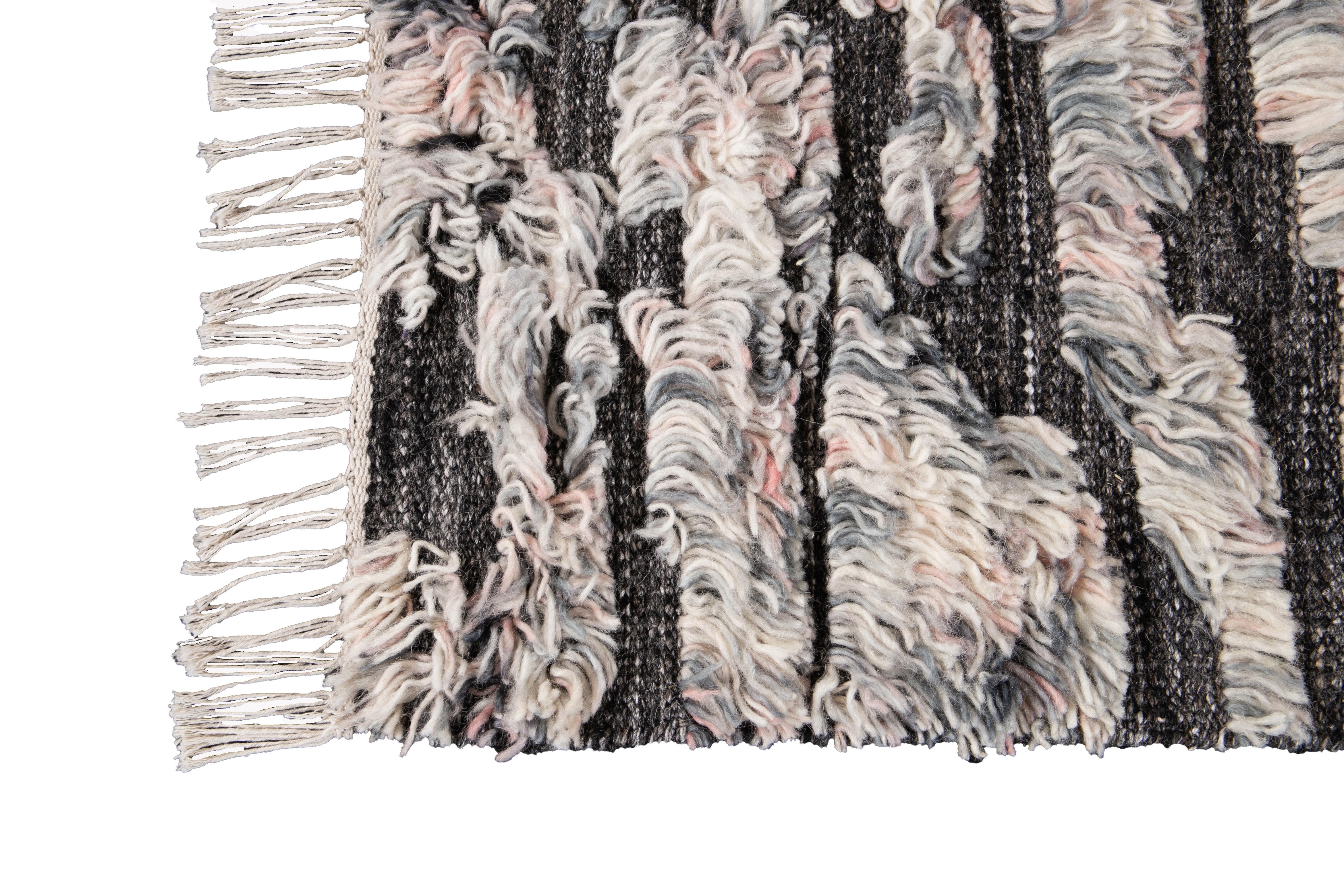 Noué à la main Tapis en laine moderne de style marocain gris et beige fait à la main en vente