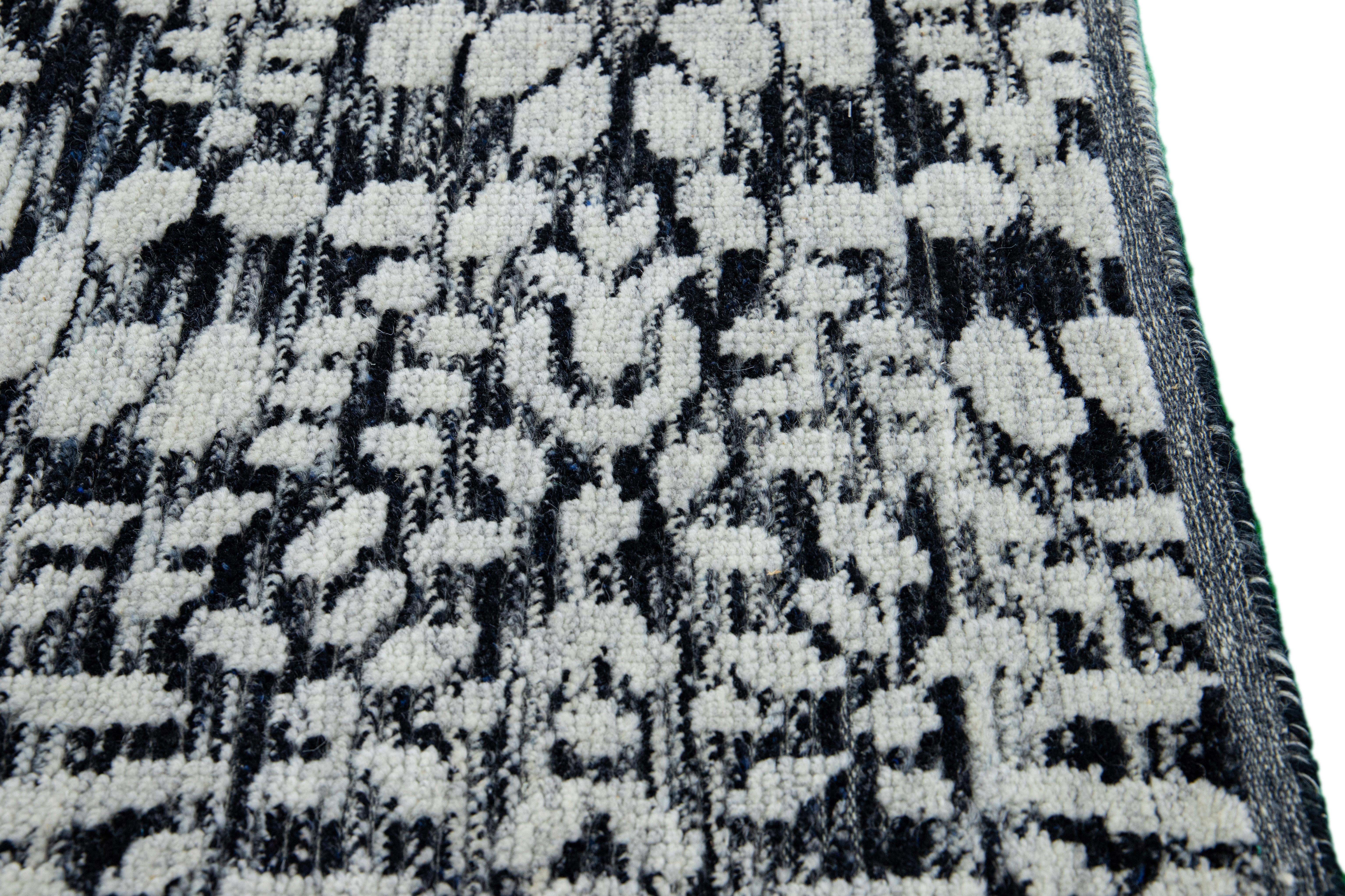 Organic Modern Modern Moroccan Style Handmade Gray/Black Custom Wool Rug For Sale