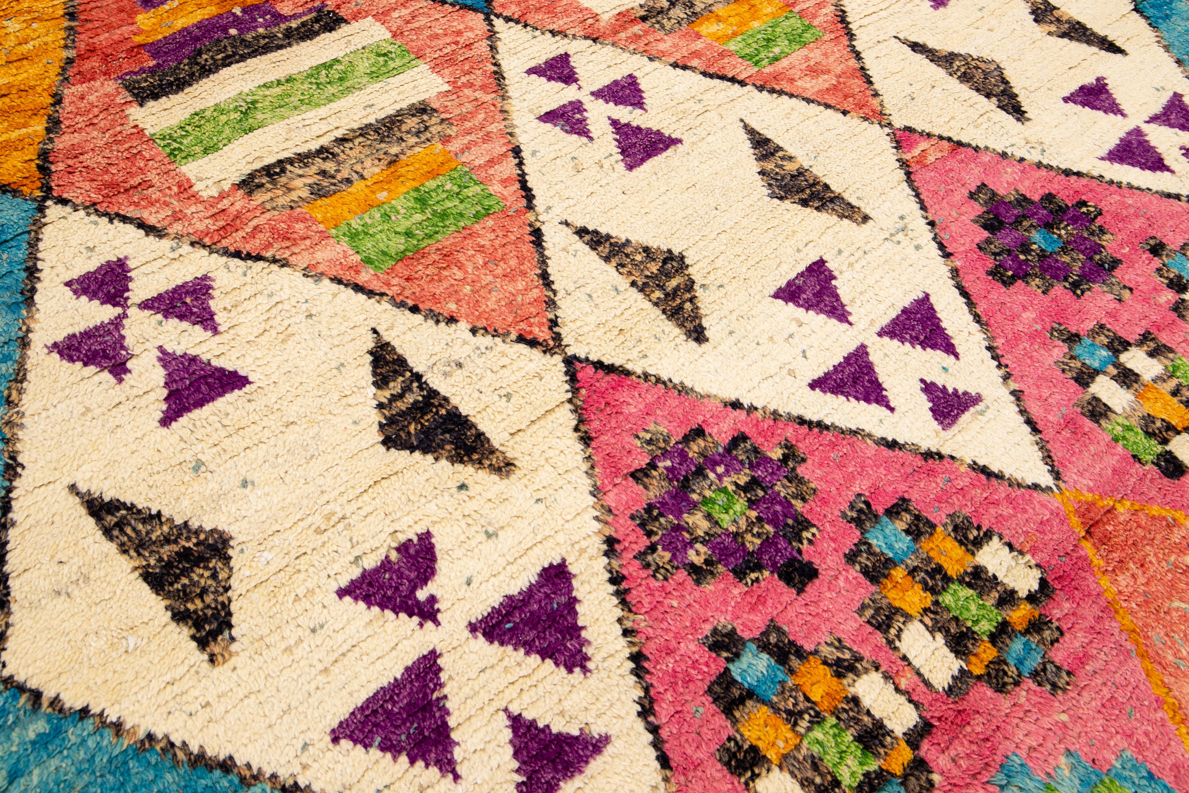 Tapis en laine bohème moderne de style marocain fait à la main, multicolore et bleu tribal en vente 2