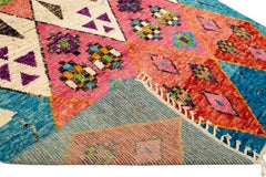 Moderner handgefertigter mehrfarbiger Boho-Wollteppich im marokkanischen Stil, Stammesblau