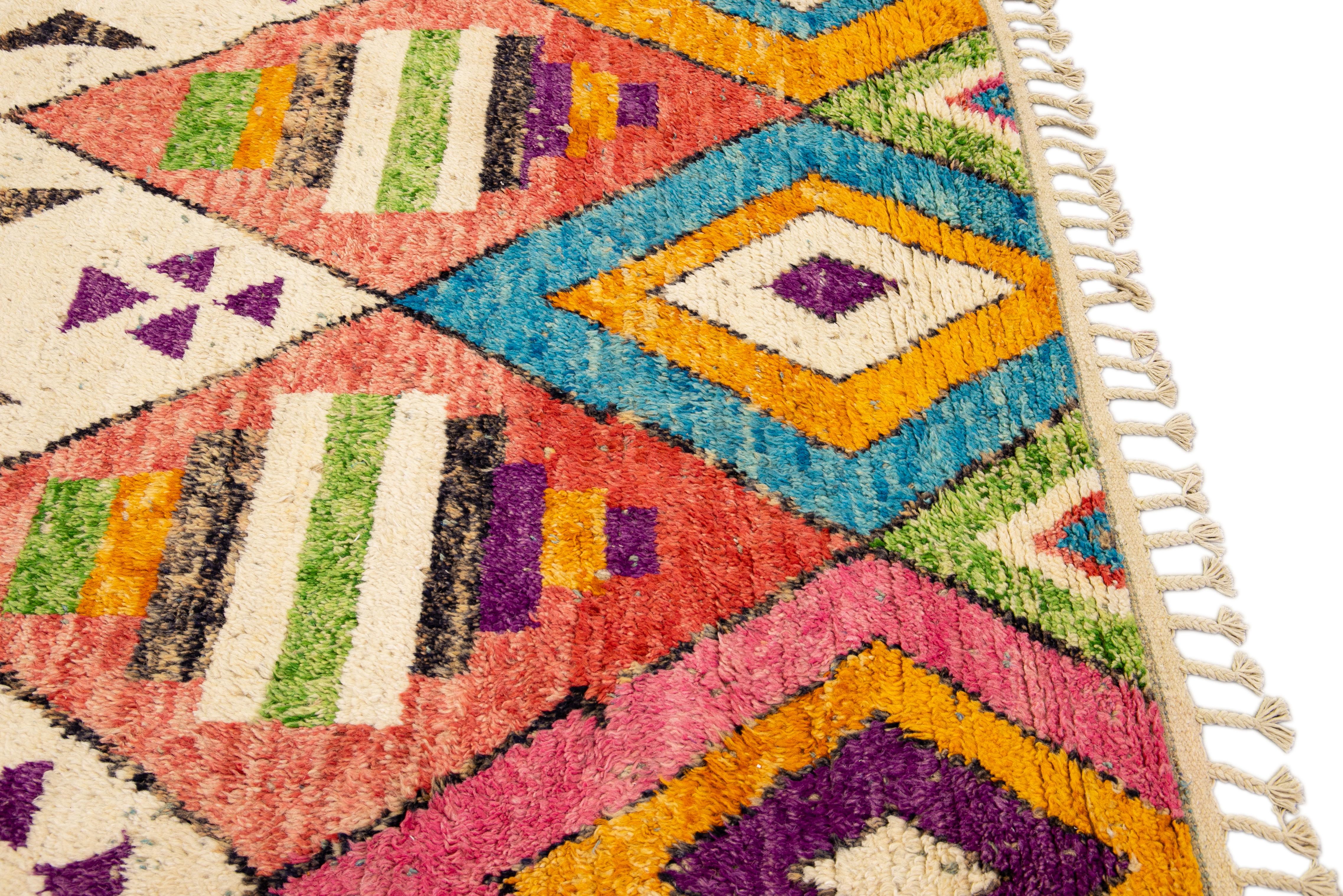Laine Tapis en laine bohème moderne de style marocain fait à la main, multicolore et bleu tribal en vente