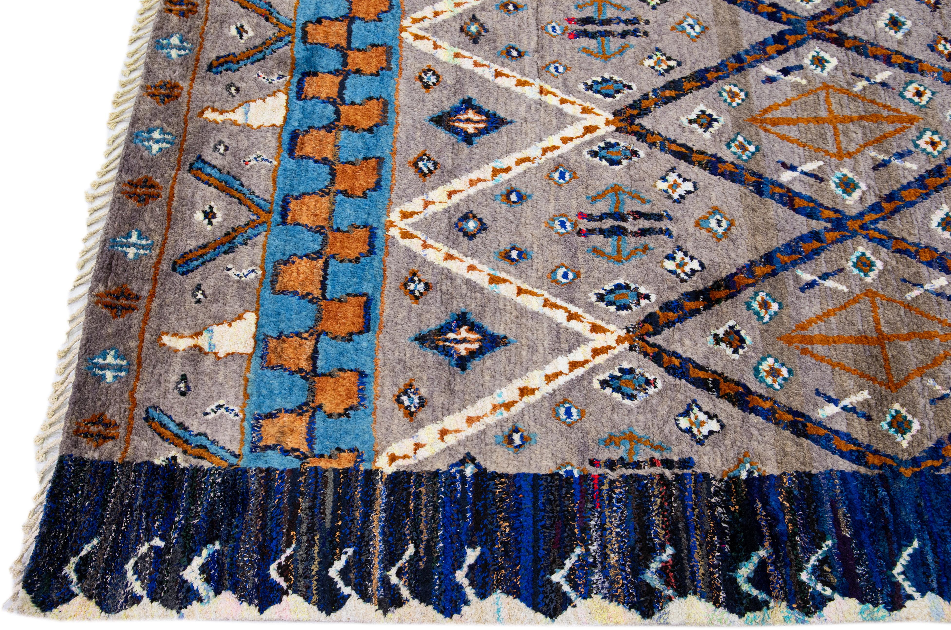 Indien Tapis moderne en laine multicolore de style marocain fait à la main avec motif tribal en vente