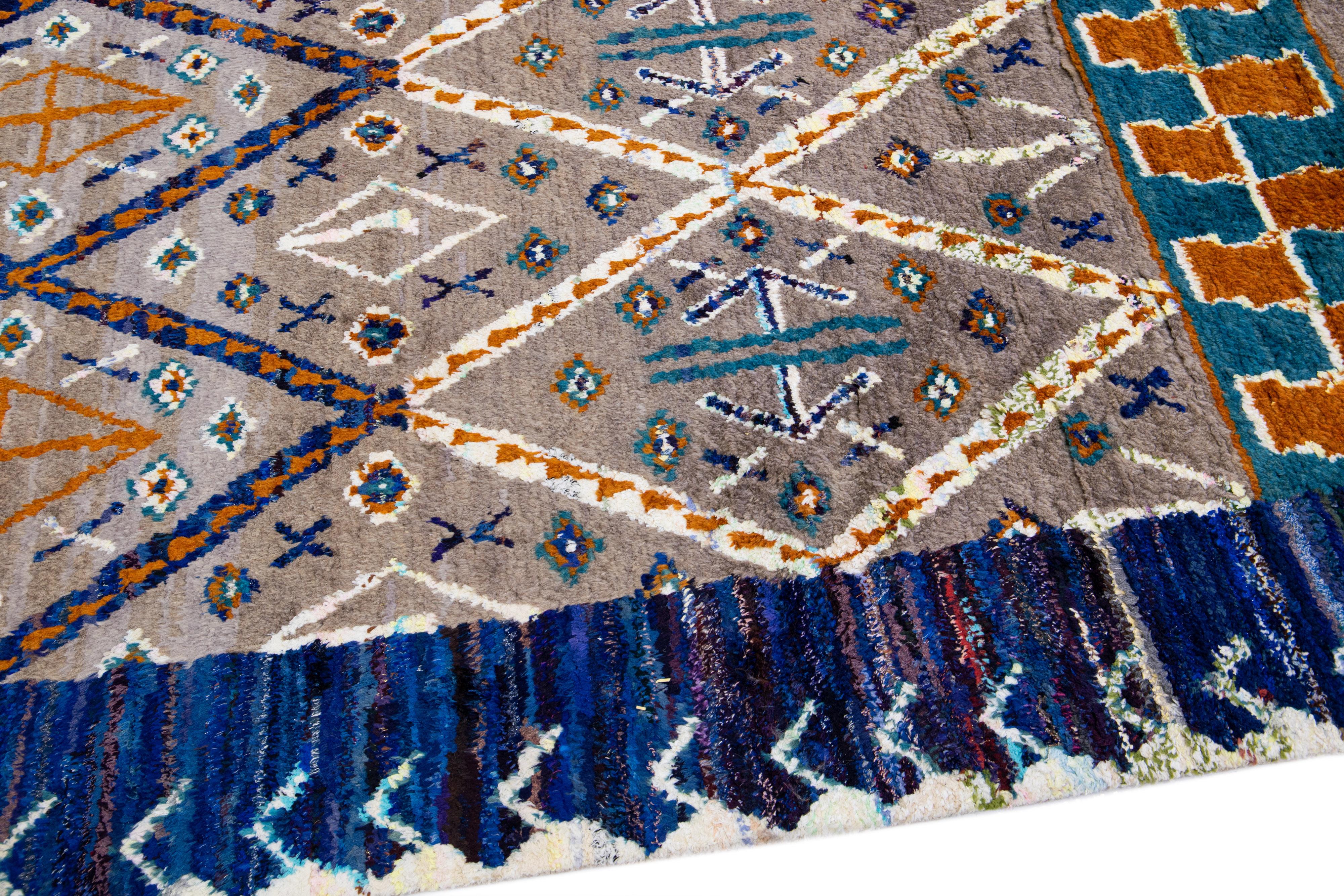 Tapis moderne en laine multicolore de style marocain fait à la main avec motif tribal Neuf - En vente à Norwalk, CT