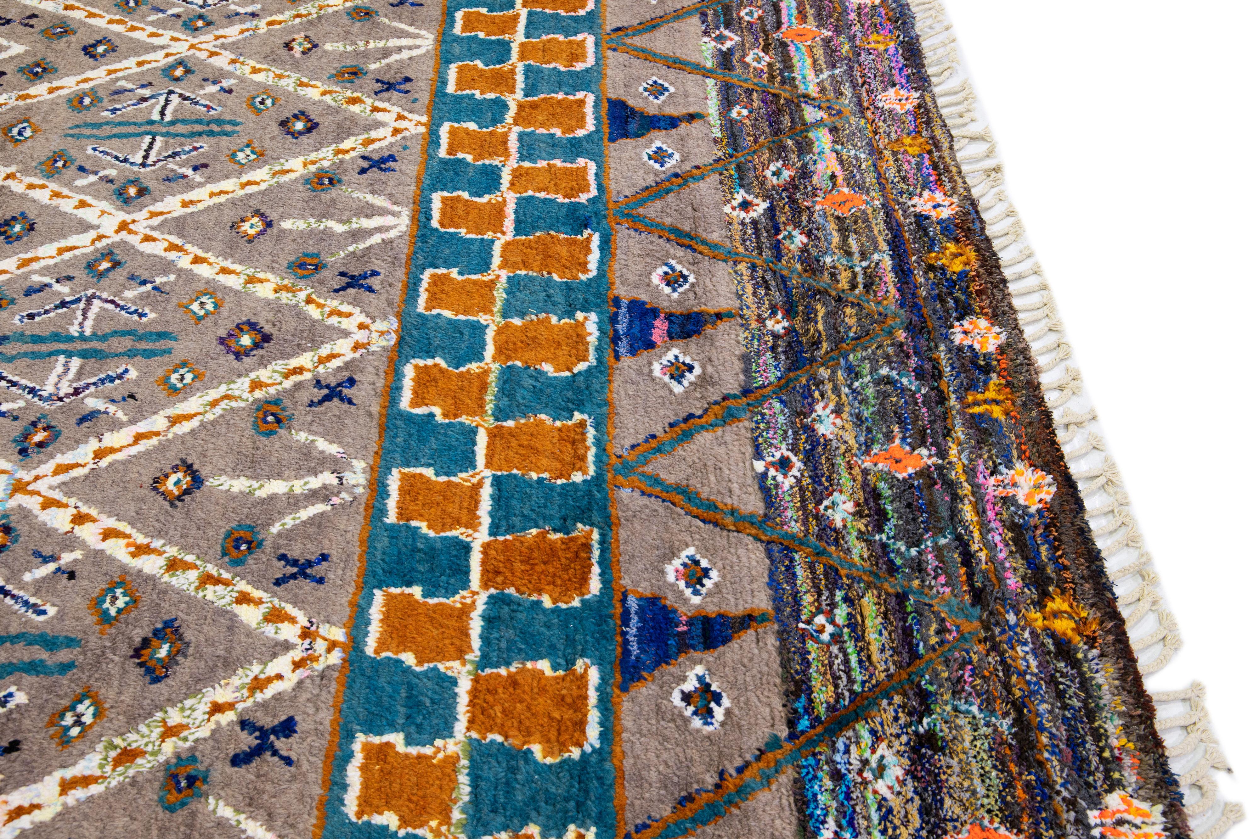 Laine Tapis moderne en laine multicolore de style marocain fait à la main avec motif tribal en vente