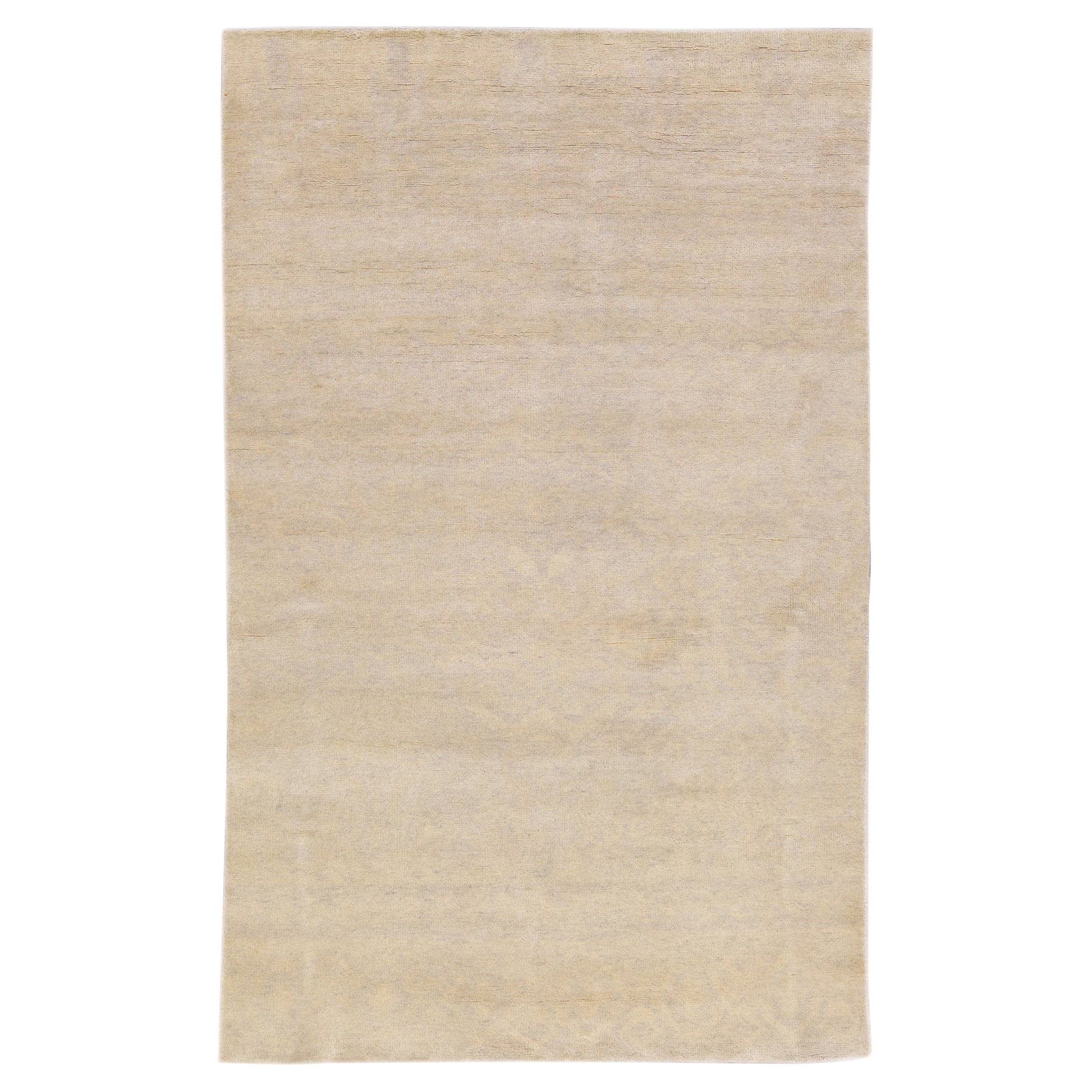 Tappeto moderno in stile marocchino fatto a mano senza cuciture in lana beige