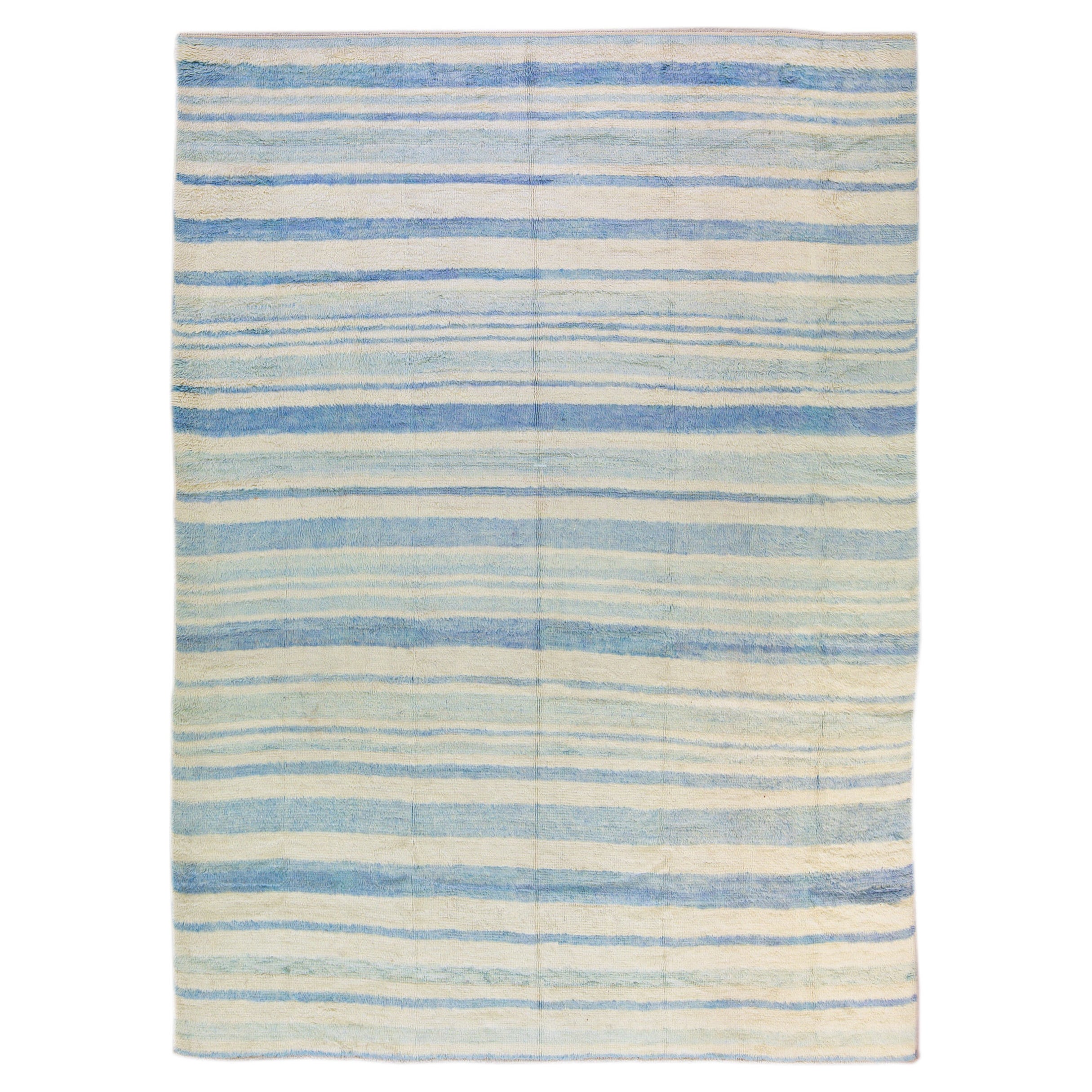 Tapis moderne de style marocain en laine ivoire et bleu à motif de rayures, fait à la main en vente